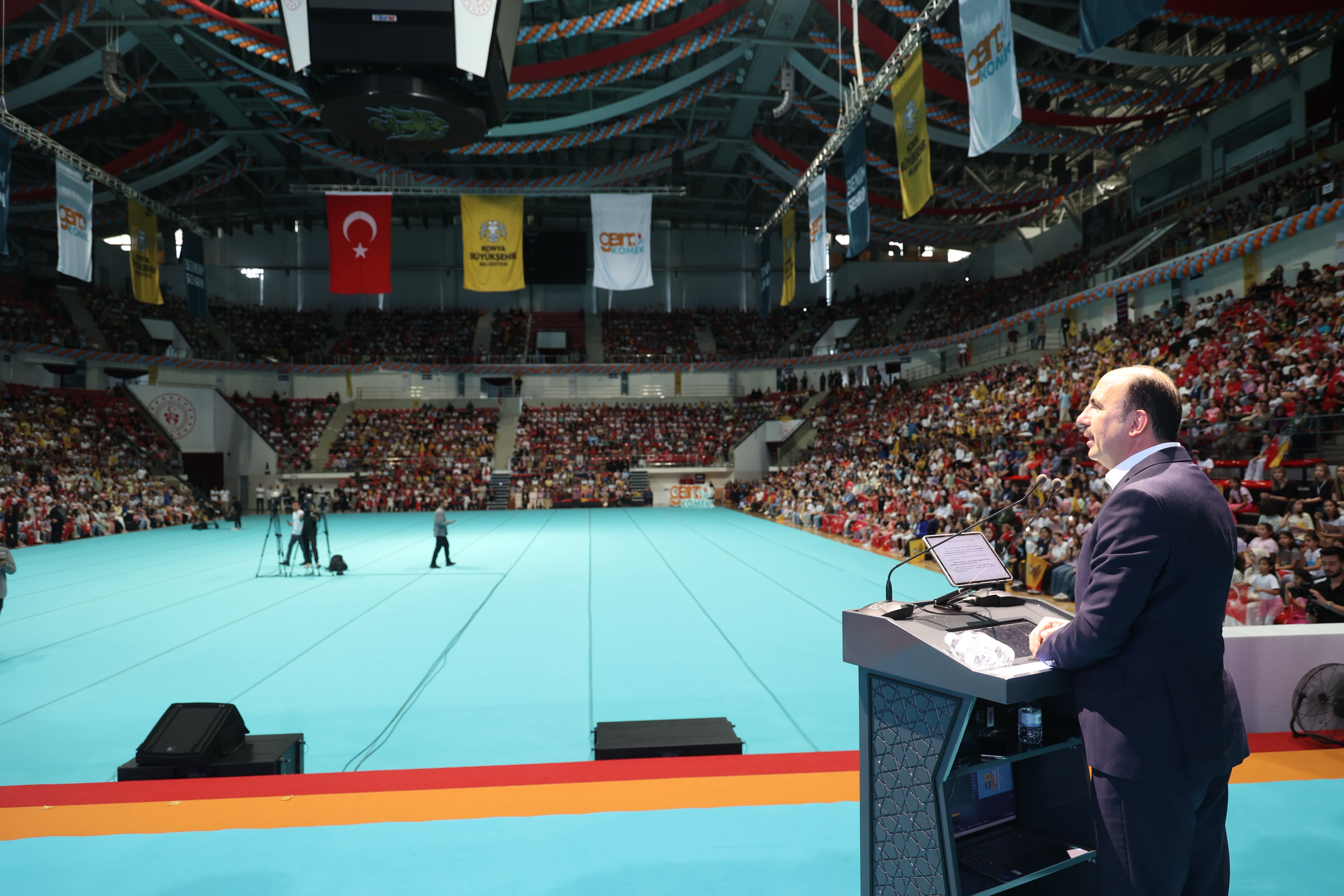 BAŞKAN ALTAY, GENÇ KOMEK YAZ OKULU’NUN MUHTEŞEM KAPANIŞ PROGRAMINA KATILDI