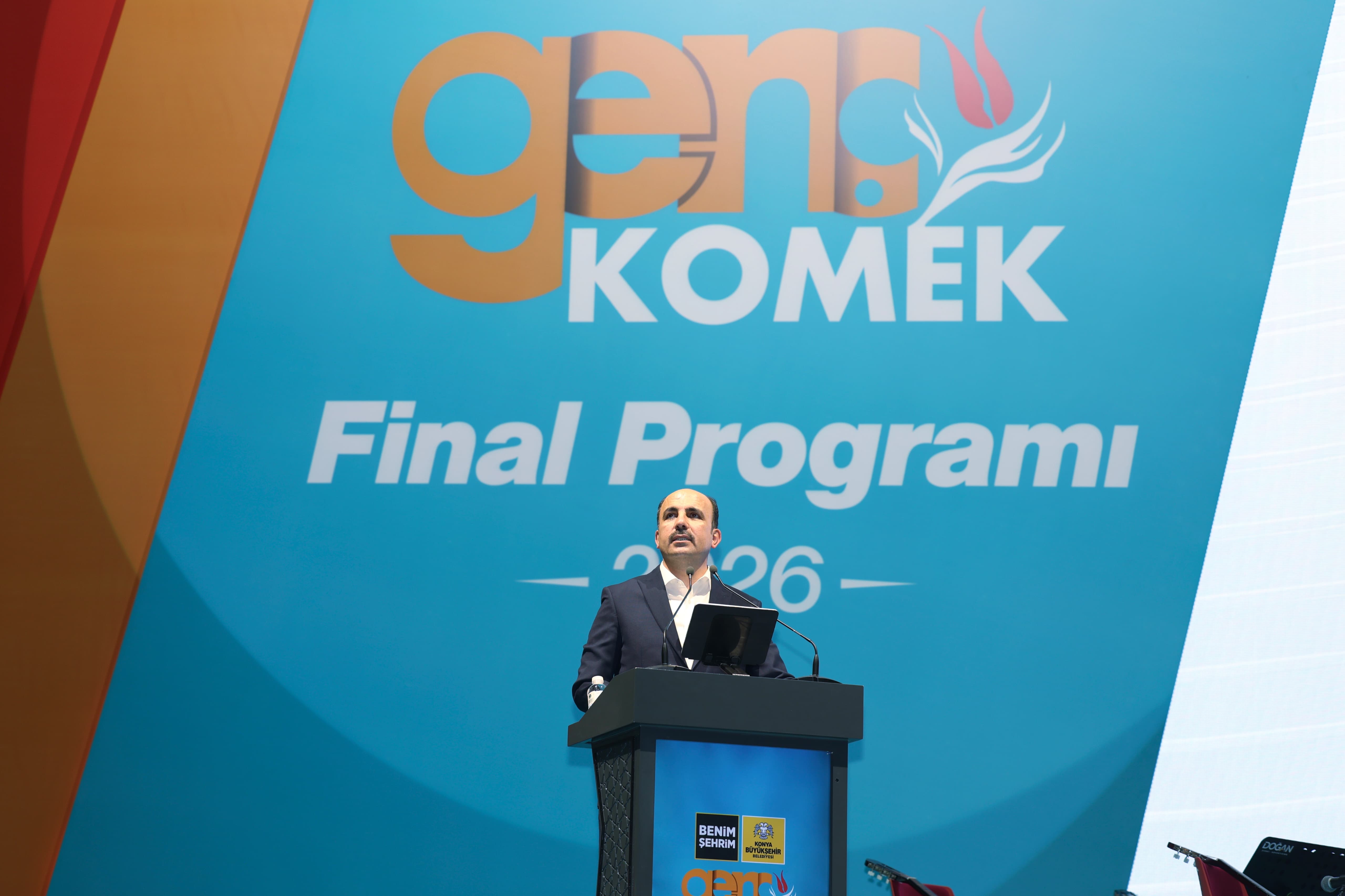BAŞKAN ALTAY, GENÇ KOMEK YAZ OKULU’NUN MUHTEŞEM KAPANIŞ PROGRAMINA KATILDI