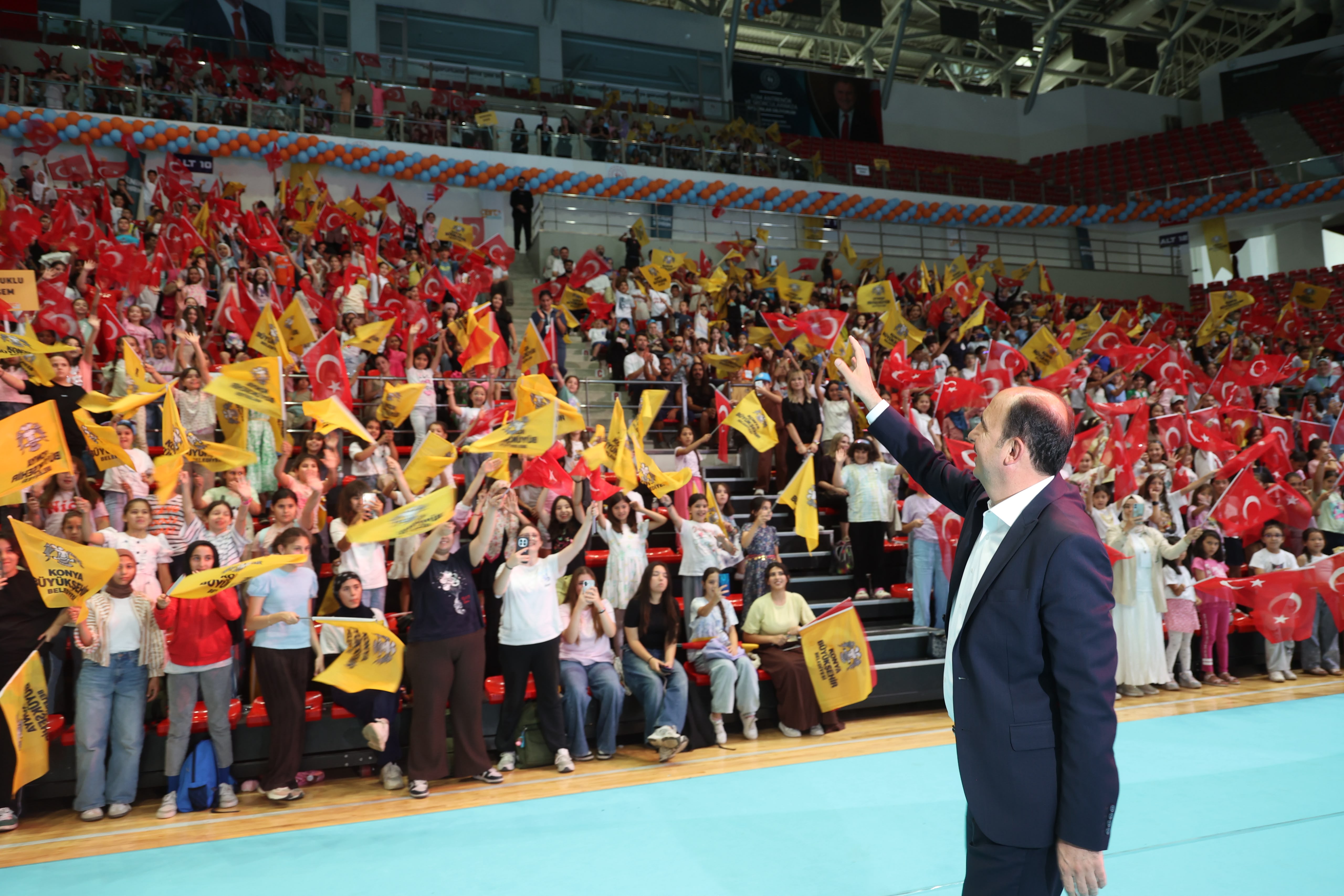 BAŞKAN ALTAY, GENÇ KOMEK YAZ OKULU’NUN MUHTEŞEM KAPANIŞ PROGRAMINA KATILDI