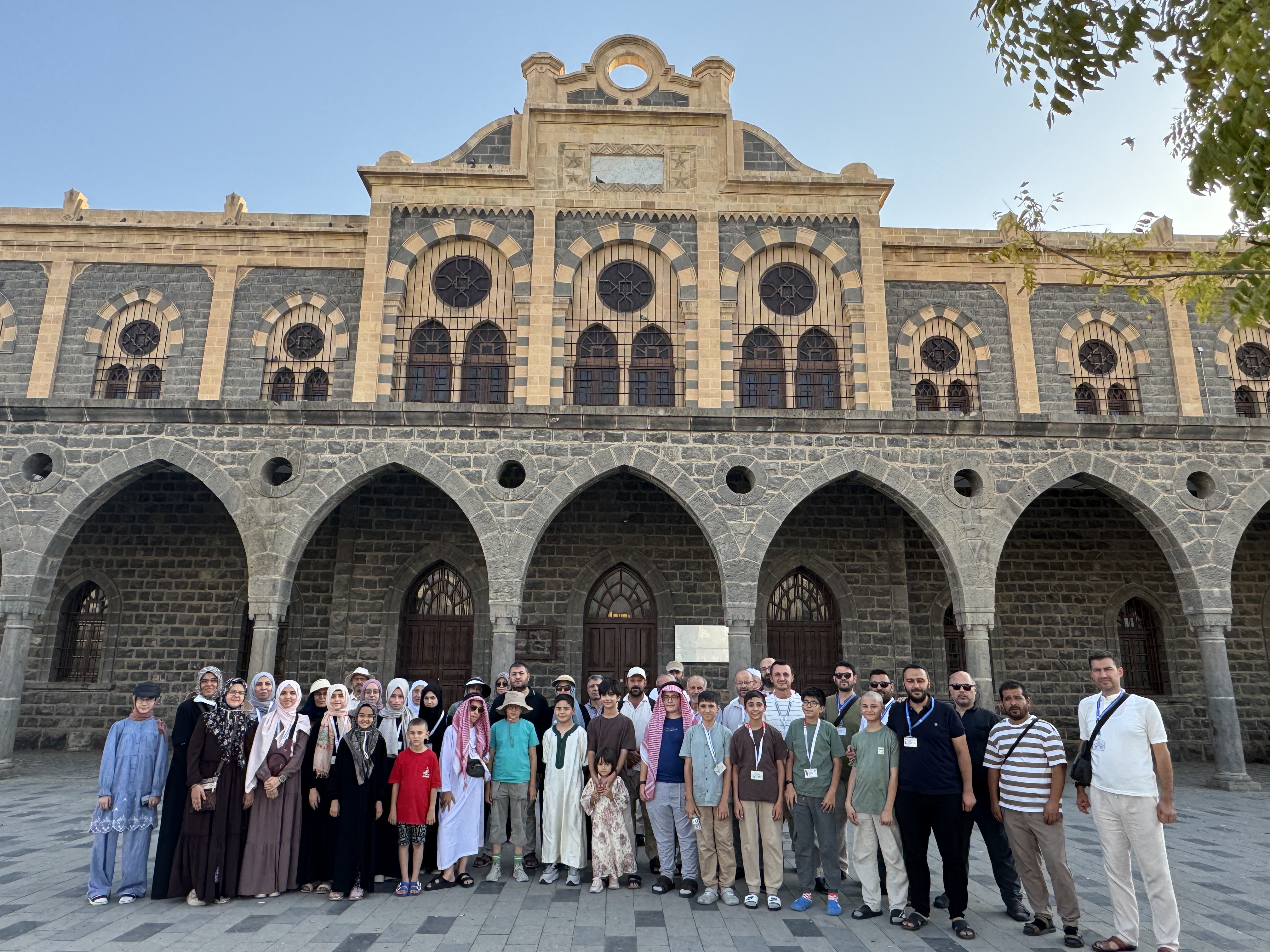 KONYA BÜYÜKŞEHİR’İN UMRE ÖDÜLLÜ SİYER YARIŞMASI’NIN İLK KAFİLESİ KUTSAL TOPRAKLARDAN DÖNDÜ