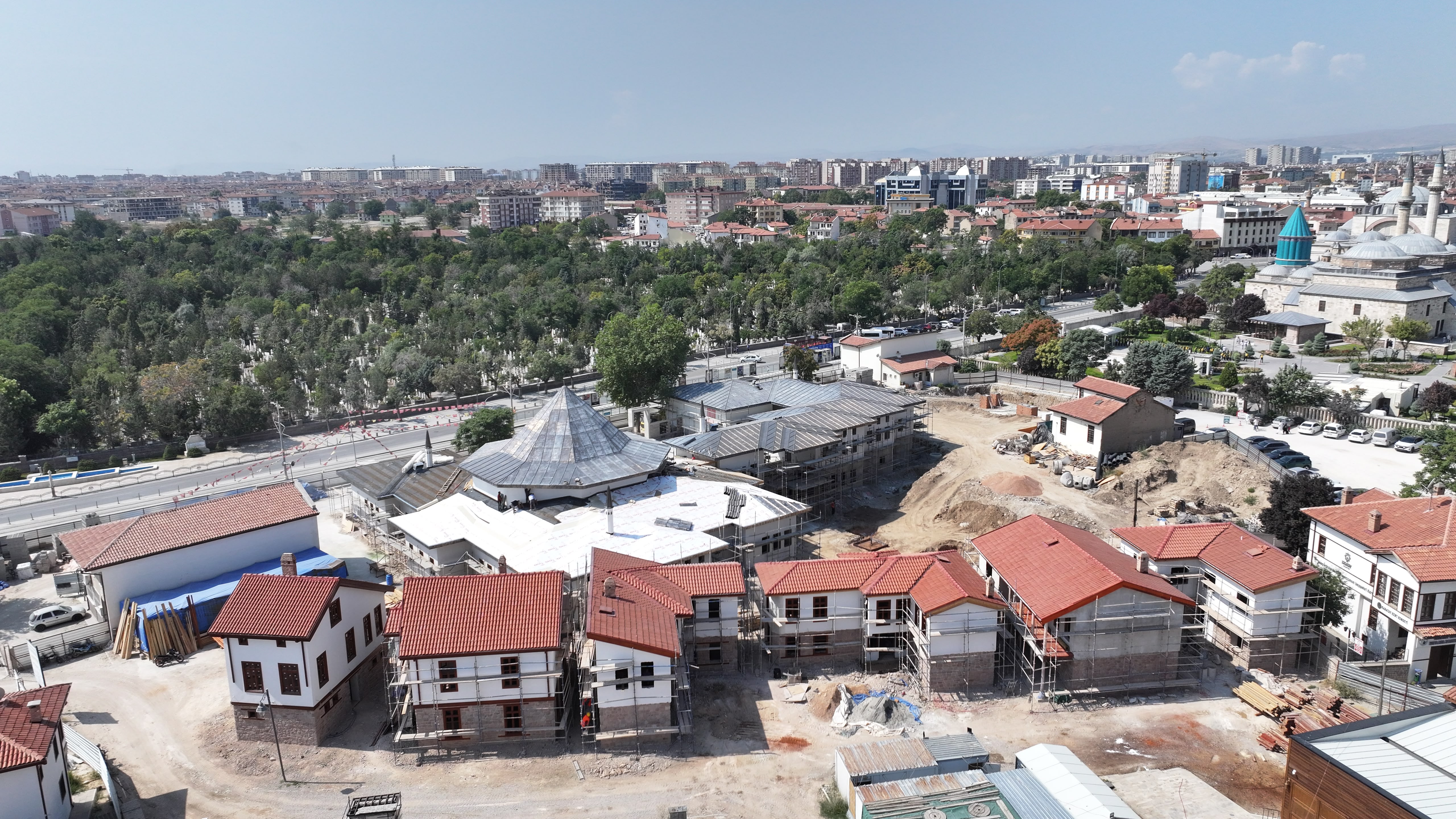 MEVLEVİ DERGAHI İNŞAATINI İNCELEYEN BAŞKAN ALTAY: “BÜYÜK BİR DÖNÜŞÜMÜ TÜRKİYE'YE ÖRNEK ŞEKİLDE YÜRÜTÜYORUZ”