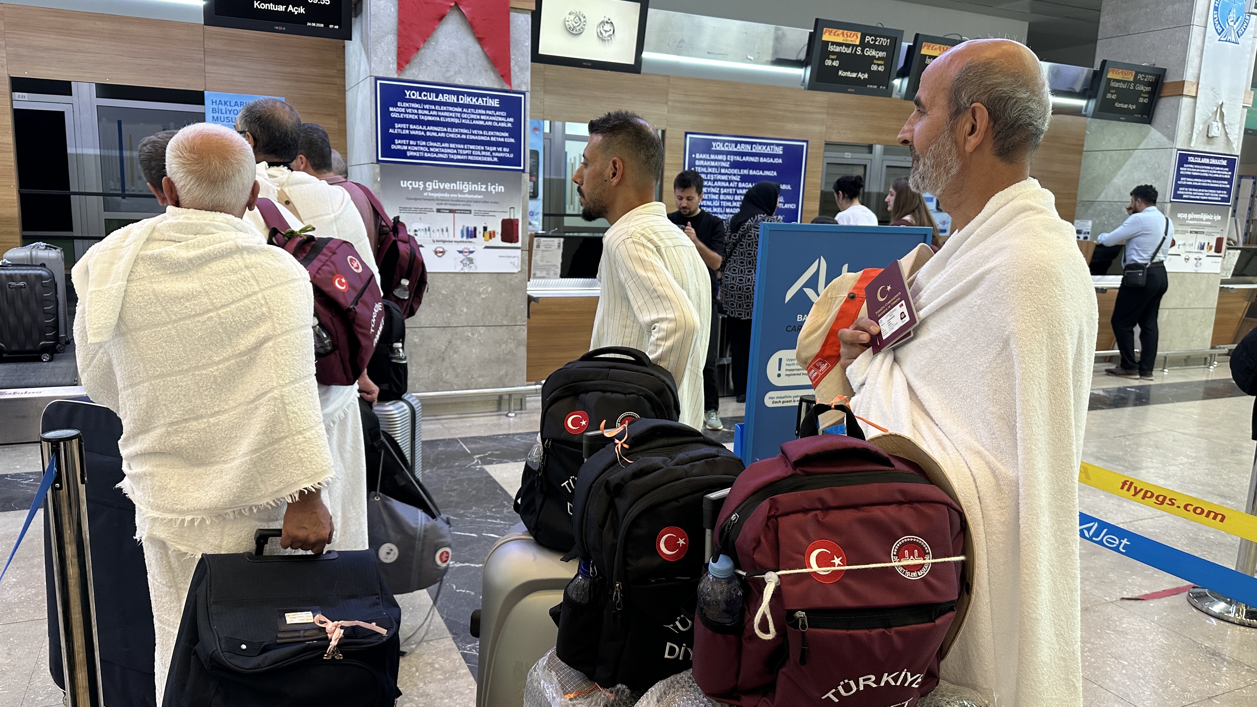 BAŞKAN ALTAY, KUTSAL TOPRAKLARA YOLA ÇIKAN VEFA UMRESİ’NİN İLK KAFİLESİNE HAYIRLI YOLCULUKLAR DİLEDİ