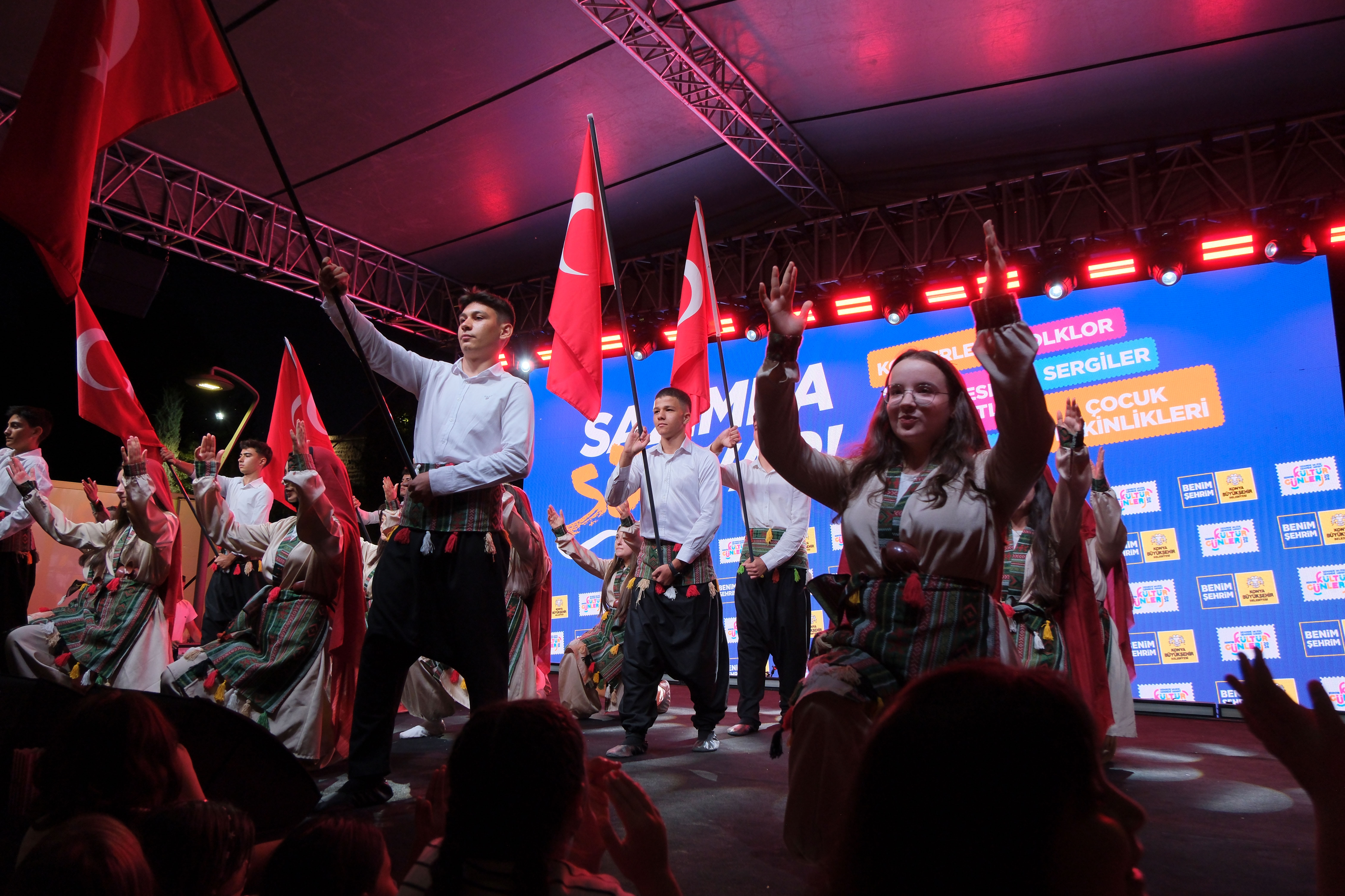 BAŞKAN ALTAY İLÇELERDEKİ KONYA KÜLTÜR GÜNLERİ’NE KATILAN TÜM KONYALILARA TEŞEKKÜR ETTİ