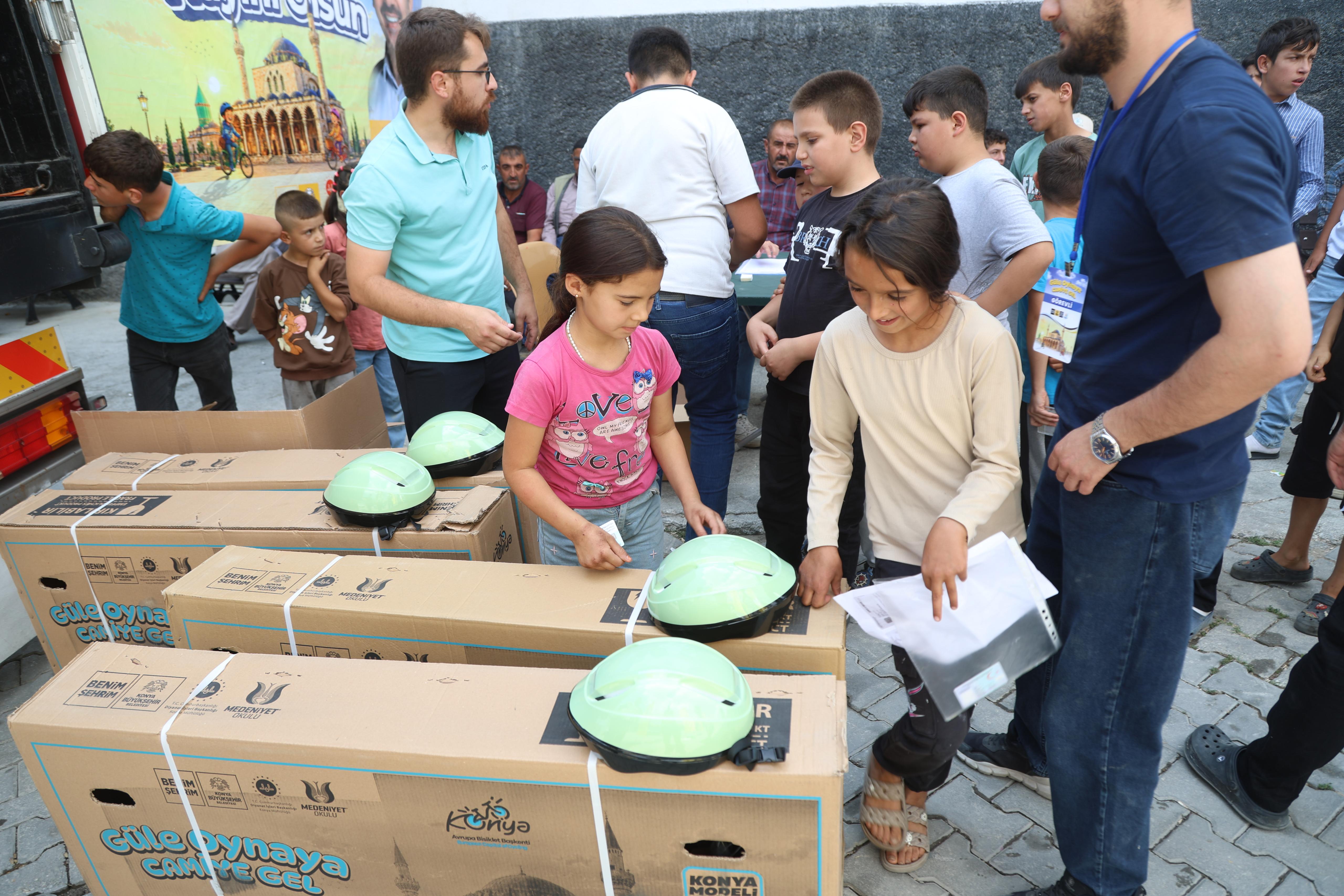 “GÜLE OYNAYA CAMİYE GEL” PROJESİNDE HAK KAZANAN 13 BİN ÇOCUĞA BİSİKLET DAĞITIMI BAŞLADI