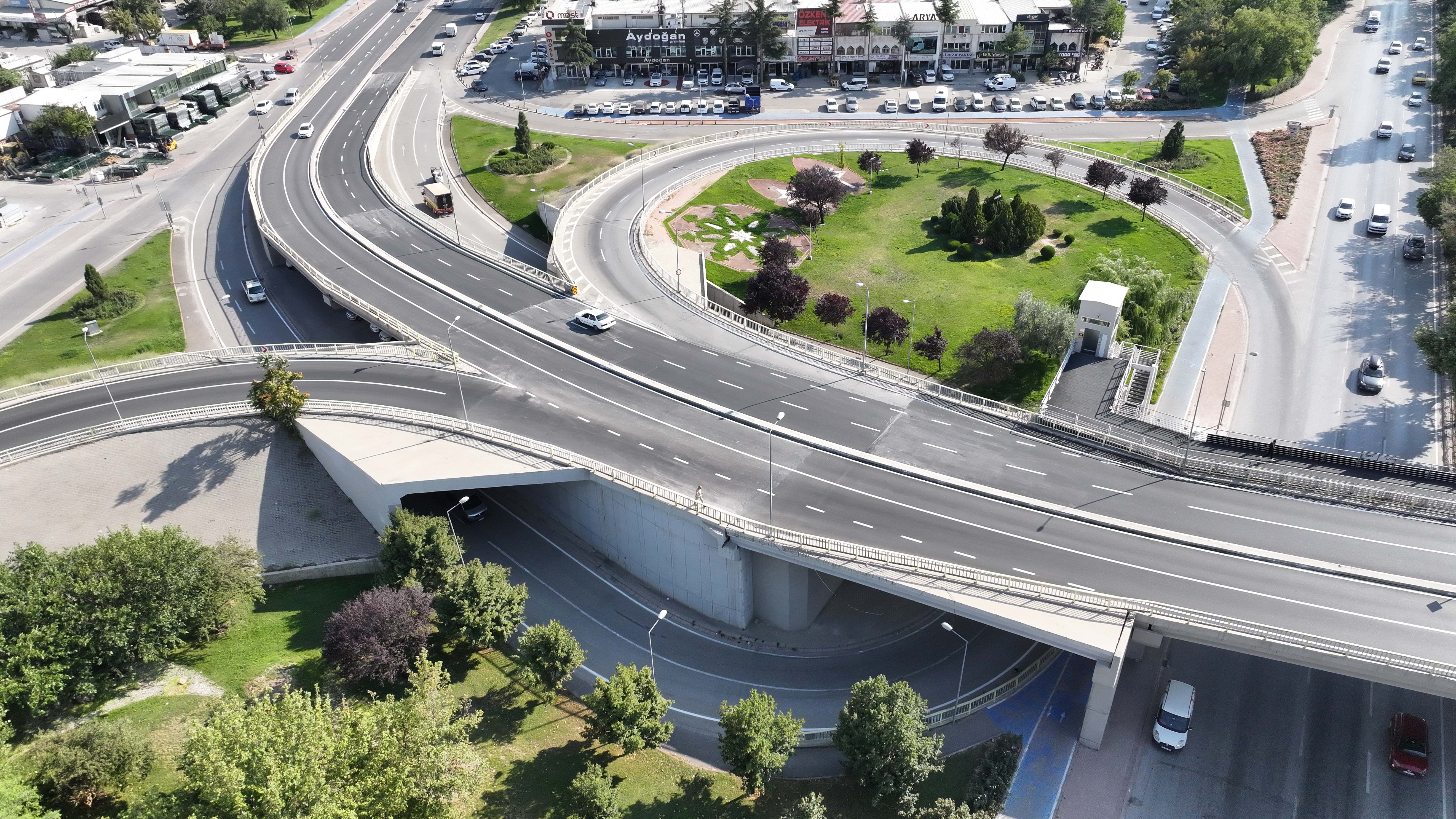 KONYA BÜYÜKŞEHİR, ULUYAYLA VE ALTIYOL ÜST GEÇİTLERİNİN ASFALTINI YENİLEDİ