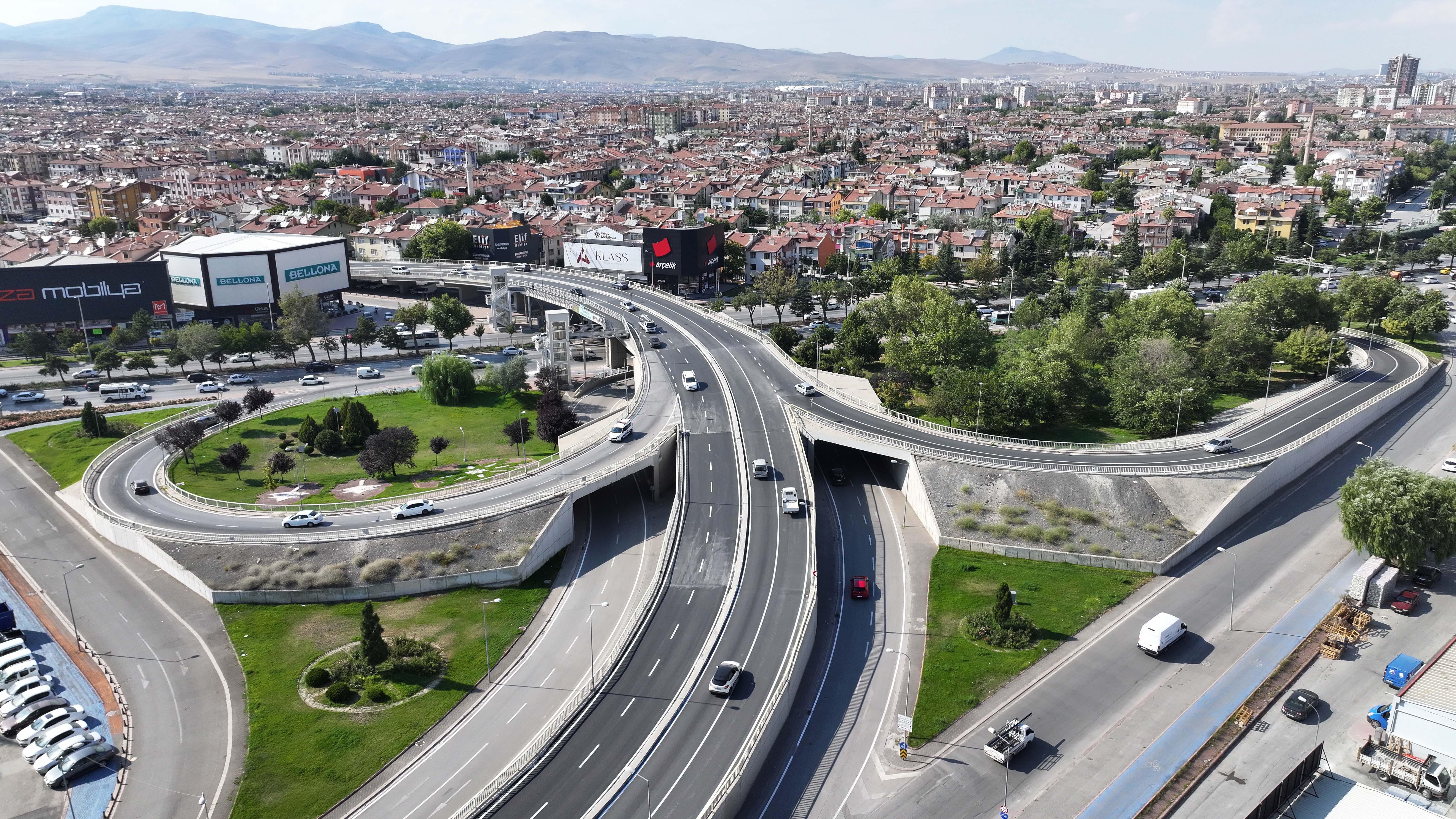 KONYA BÜYÜKŞEHİR, ULUYAYLA VE ALTIYOL ÜST GEÇİTLERİNİN ASFALTINI YENİLEDİ