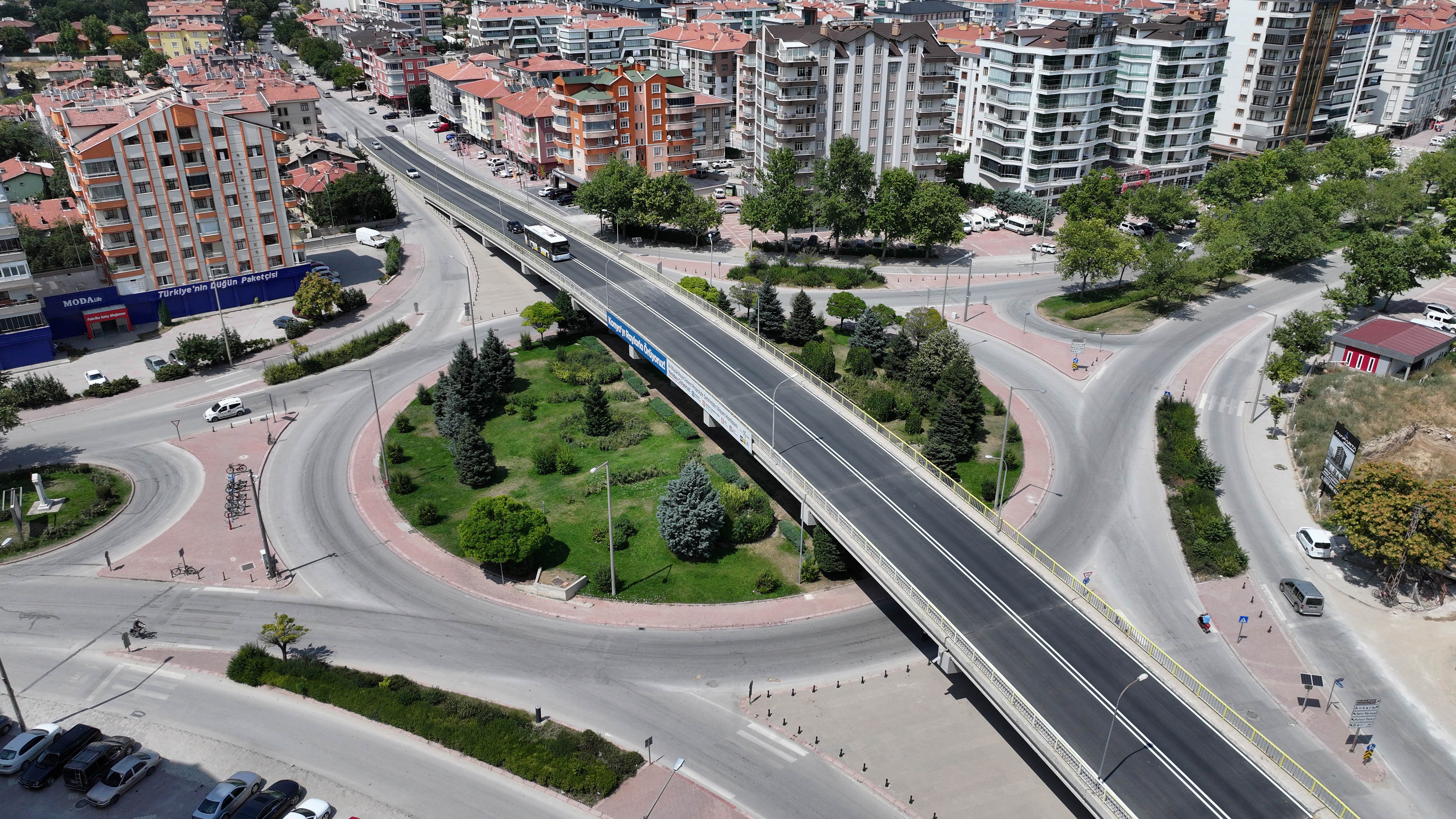 KONYA BÜYÜKŞEHİR, ULUYAYLA VE ALTIYOL ÜST GEÇİTLERİNİN ASFALTINI YENİLEDİ