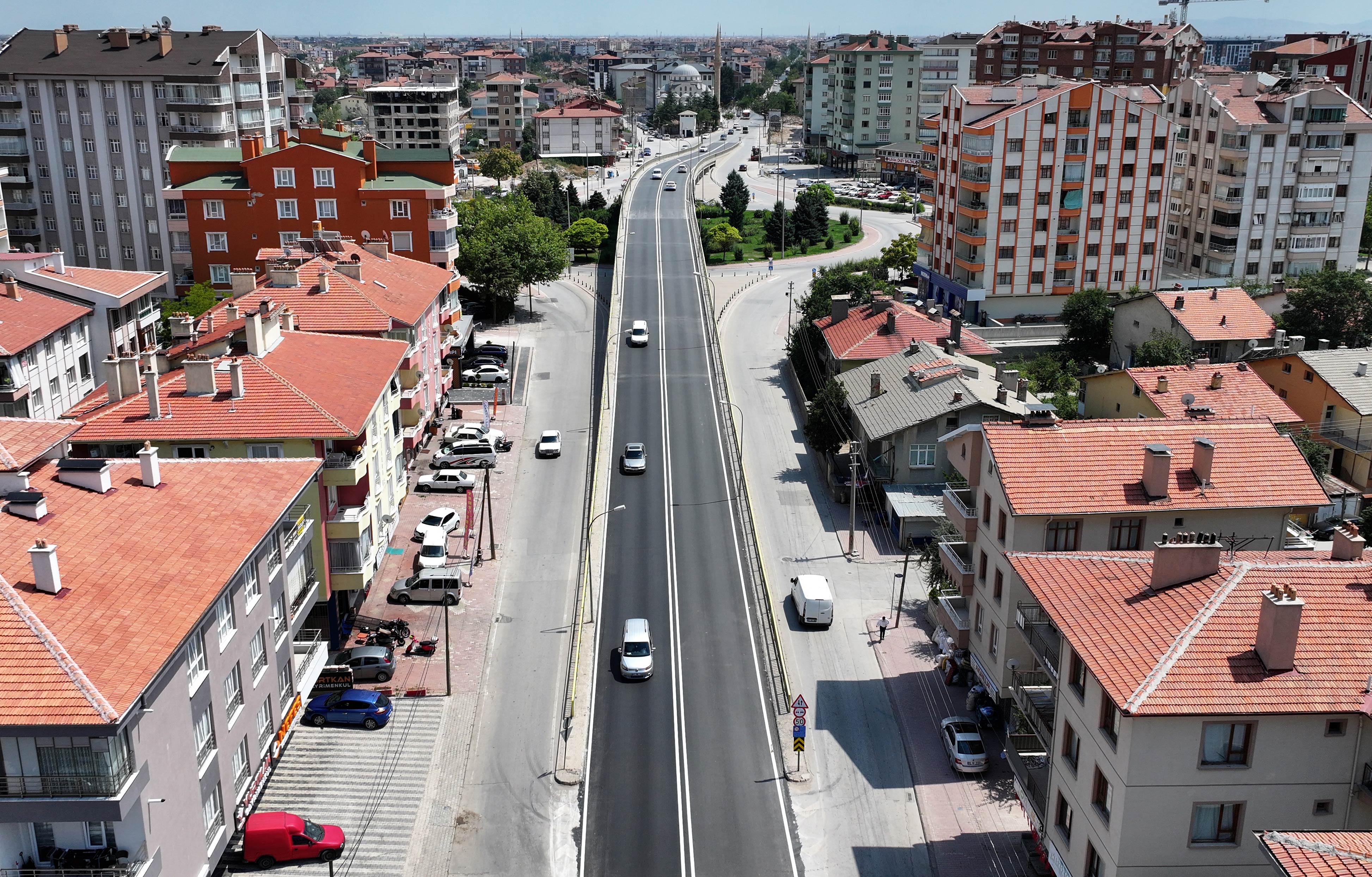KONYA BÜYÜKŞEHİR, ULUYAYLA VE ALTIYOL ÜST GEÇİTLERİNİN ASFALTINI YENİLEDİ