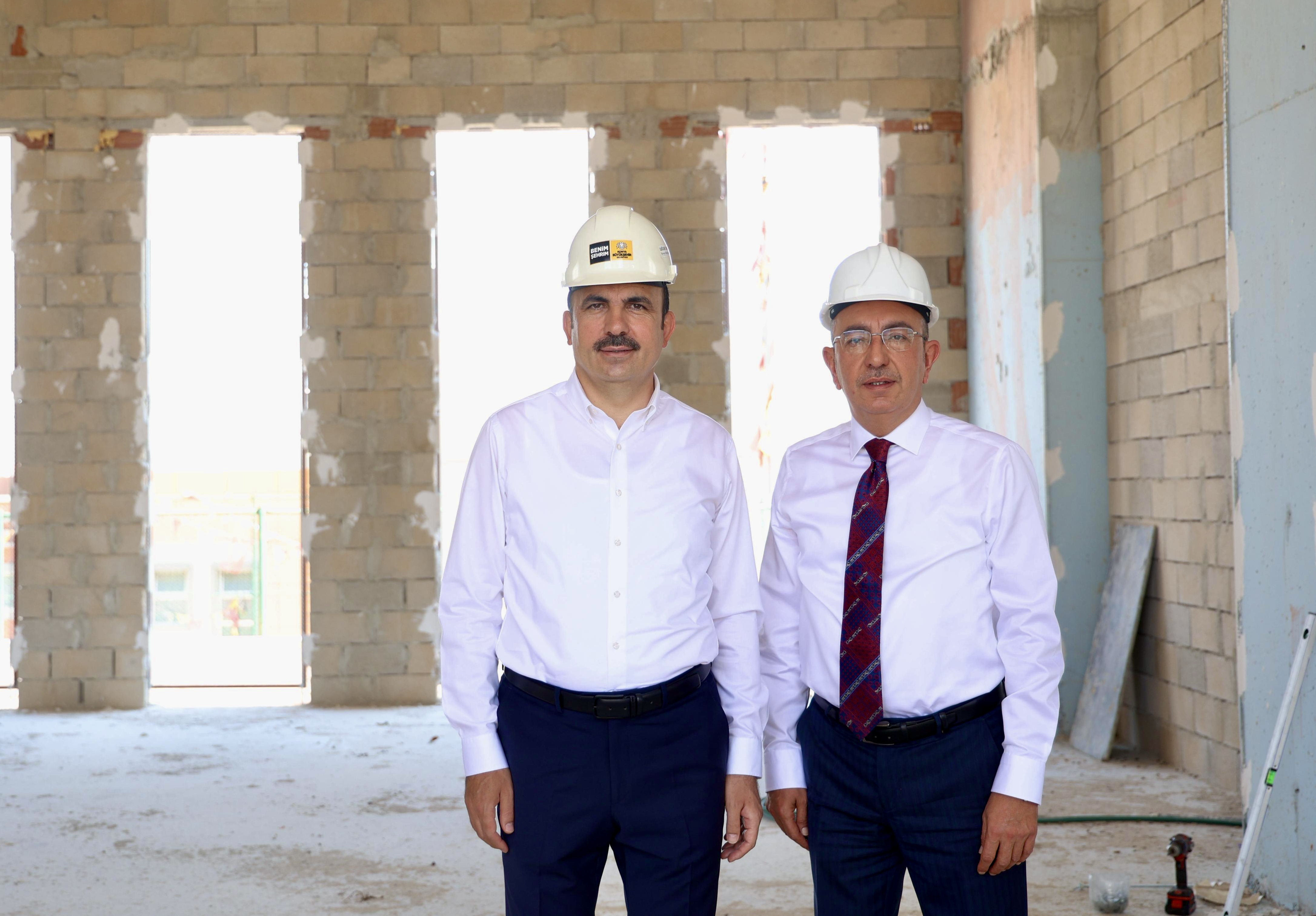 BAŞKAN ALTAY VE BAŞKAN KAVUŞ GÖDENE MAHALLESİ’NDE İNŞAATI SÜREN BÜYÜKŞEHİR GENÇLİK KAMPÜSÜ’NÜ İNCELEDİ