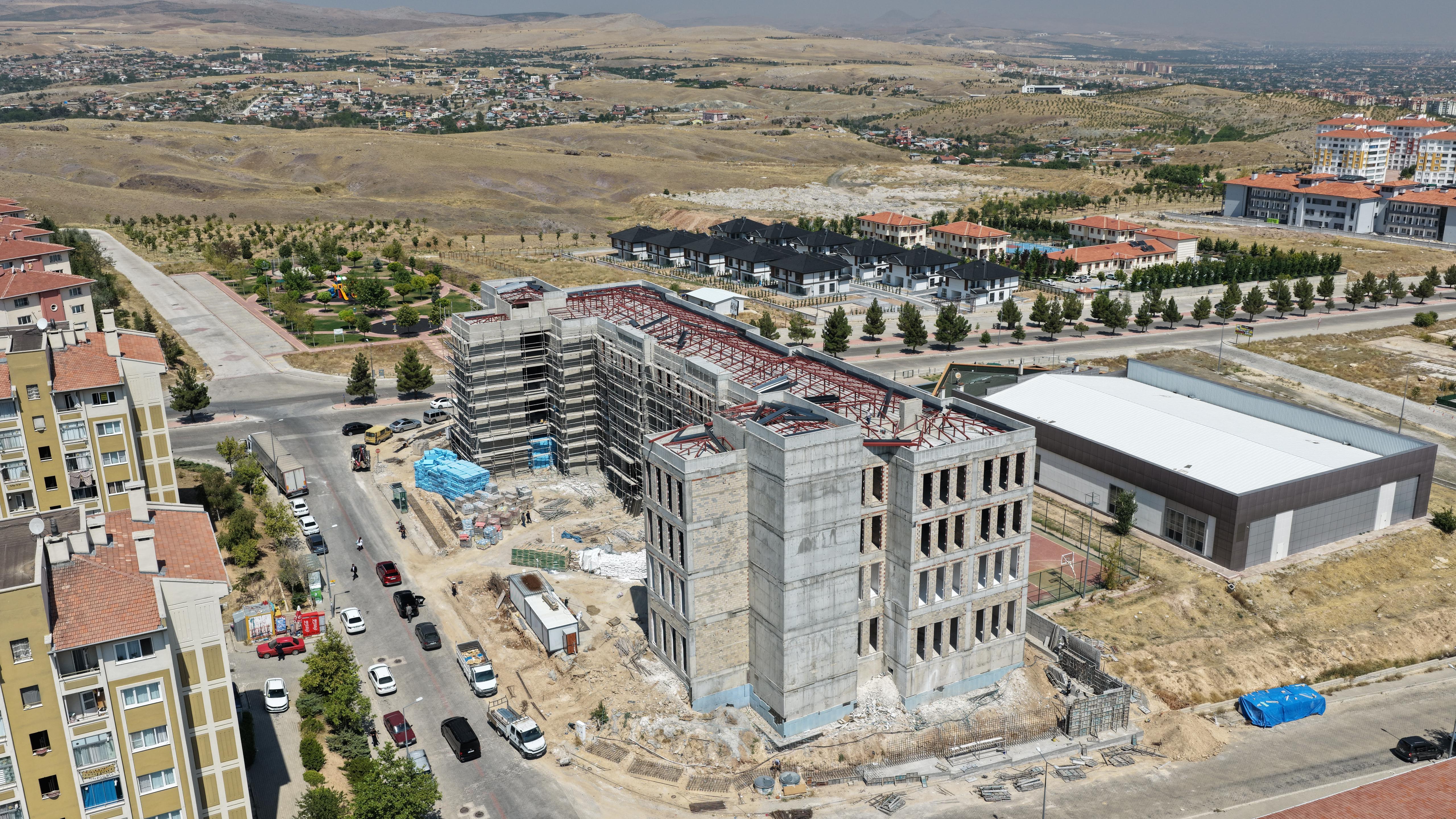 BAŞKAN ALTAY VE BAŞKAN KAVUŞ GÖDENE MAHALLESİ’NDE İNŞAATI SÜREN BÜYÜKŞEHİR GENÇLİK KAMPÜSÜ’NÜ İNCELEDİ