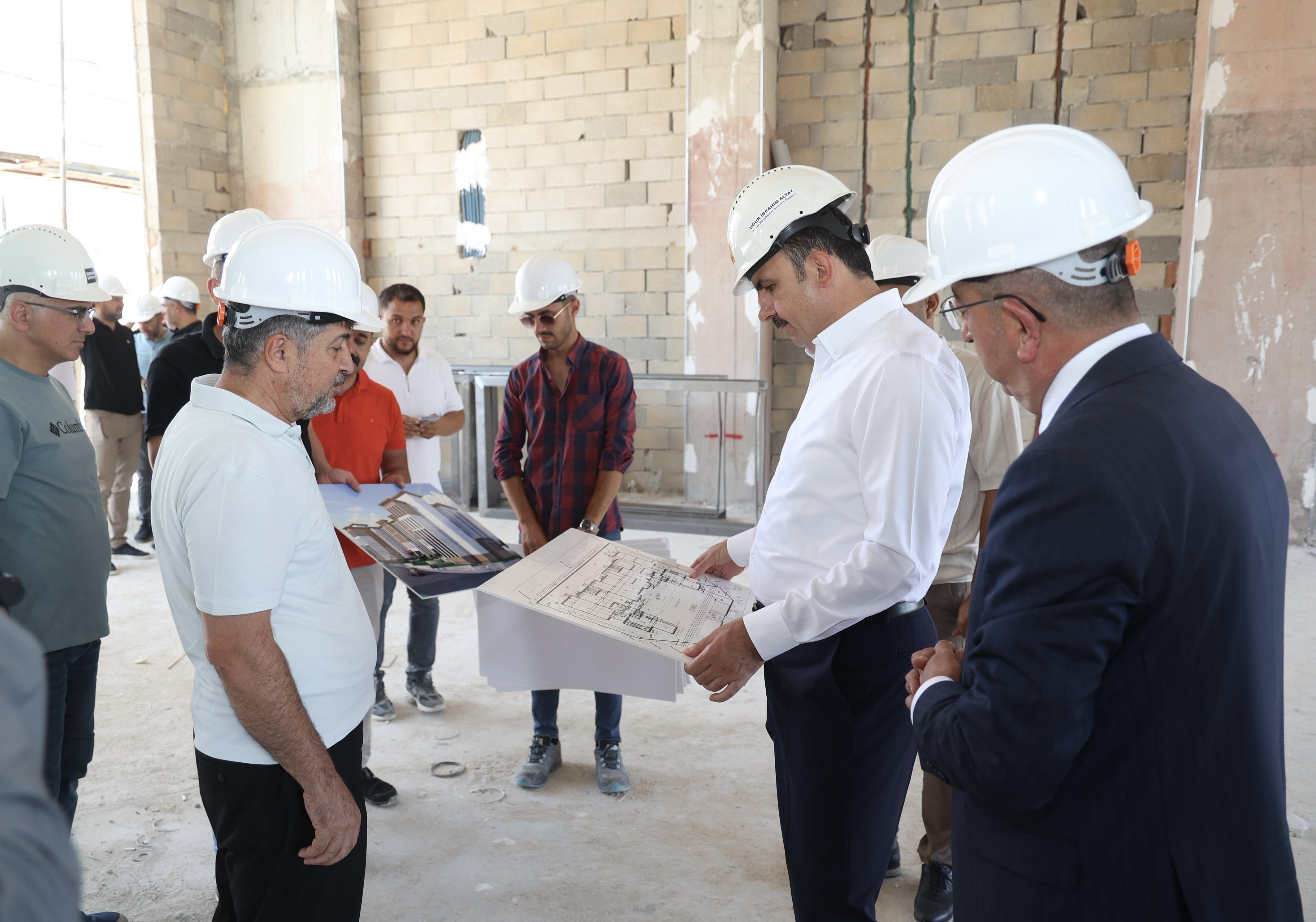 BAŞKAN ALTAY VE BAŞKAN KAVUŞ GÖDENE MAHALLESİ’NDE İNŞAATI SÜREN BÜYÜKŞEHİR GENÇLİK KAMPÜSÜ’NÜ İNCELEDİ