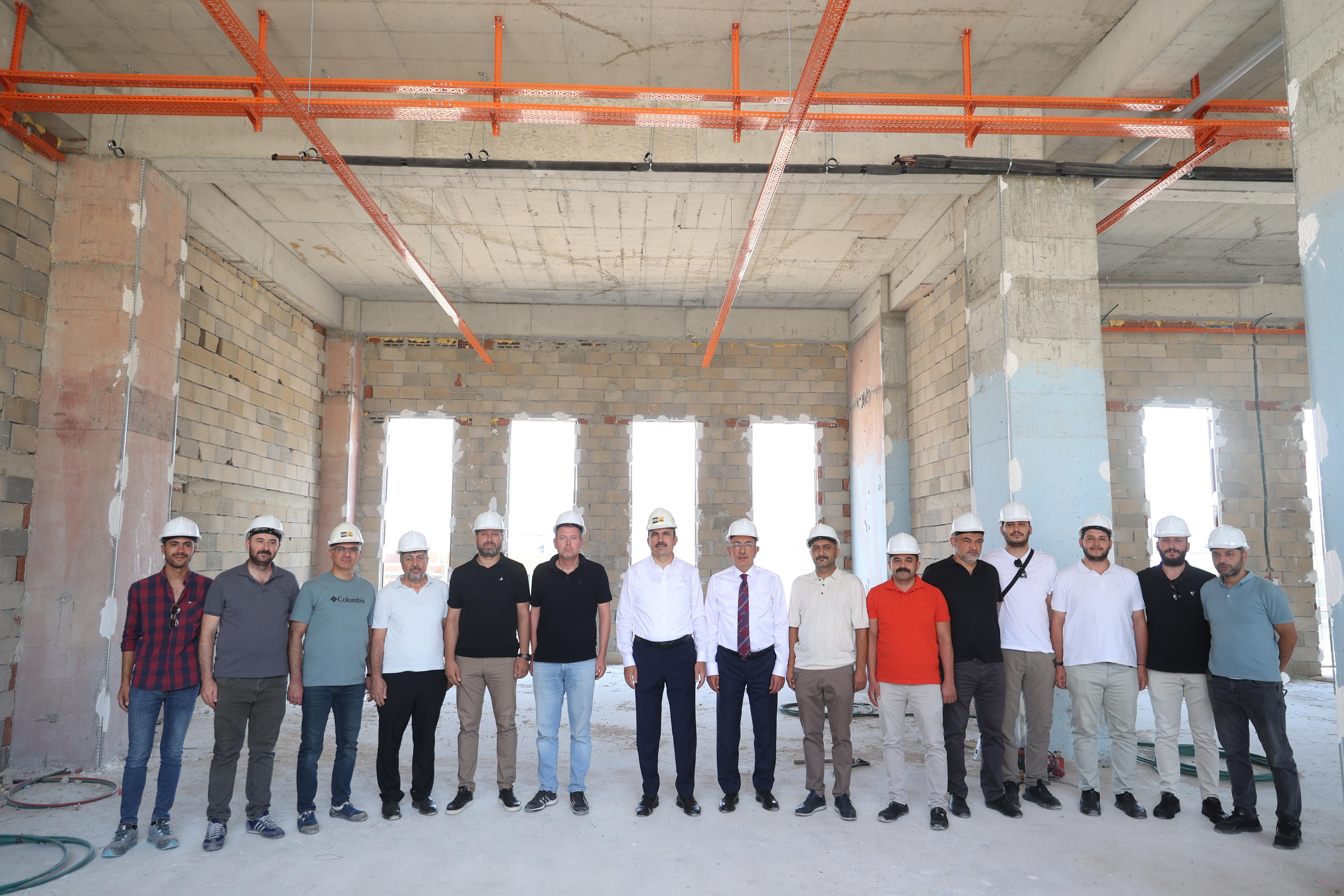 BAŞKAN ALTAY VE BAŞKAN KAVUŞ GÖDENE MAHALLESİ’NDE İNŞAATI SÜREN BÜYÜKŞEHİR GENÇLİK KAMPÜSÜ’NÜ İNCELEDİ