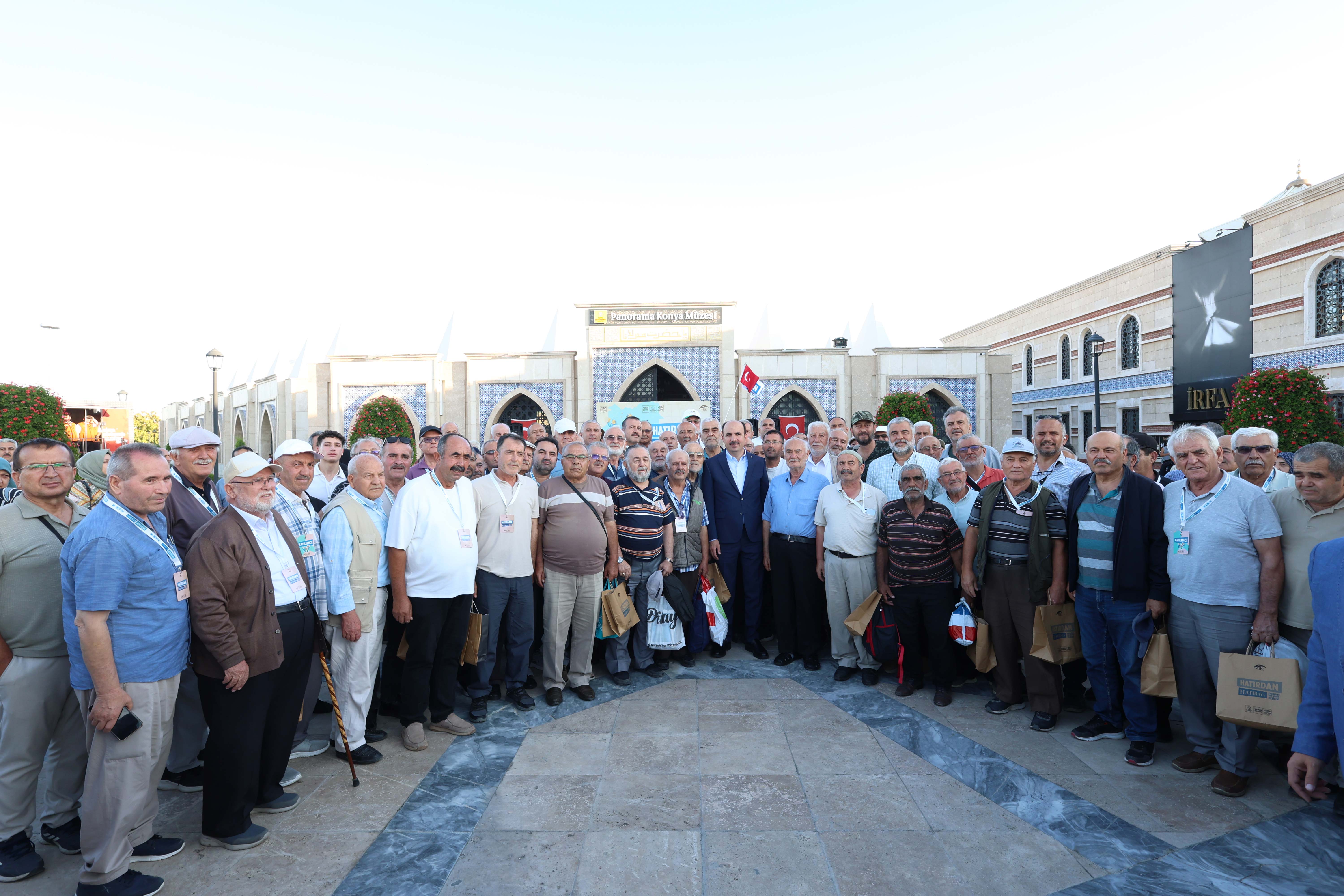 BAŞKAN ALTAY “HATIRDAN HATIRAYA KÜLTÜR TURLARINA” KATILAN 10 BİN EMEKLİ BÜYÜĞÜMÜZE TEŞEKKÜR ETTİ