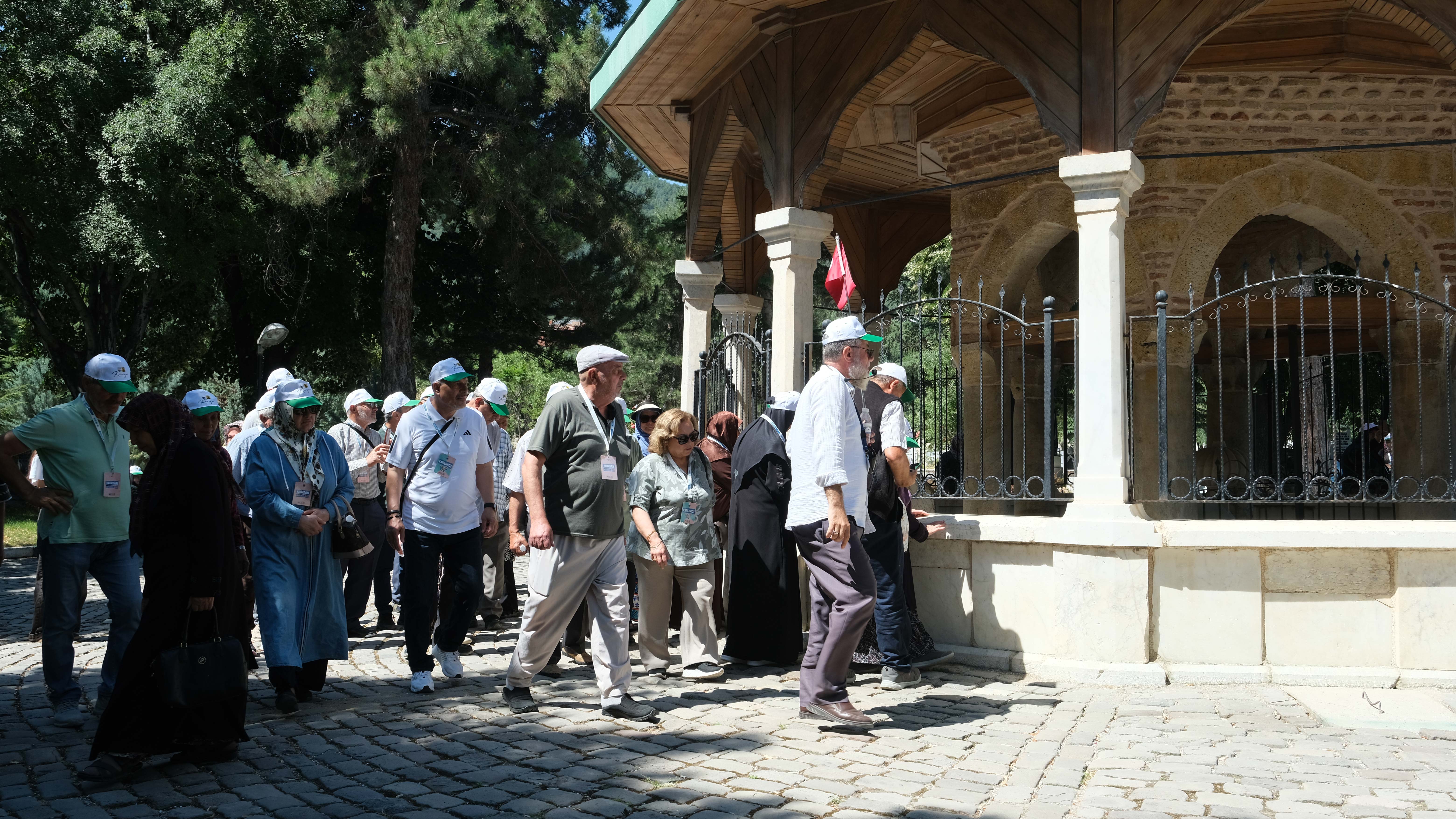 BAŞKAN ALTAY “HATIRDAN HATIRAYA KÜLTÜR TURLARINA” KATILAN 10 BİN EMEKLİ BÜYÜĞÜMÜZE TEŞEKKÜR ETTİ