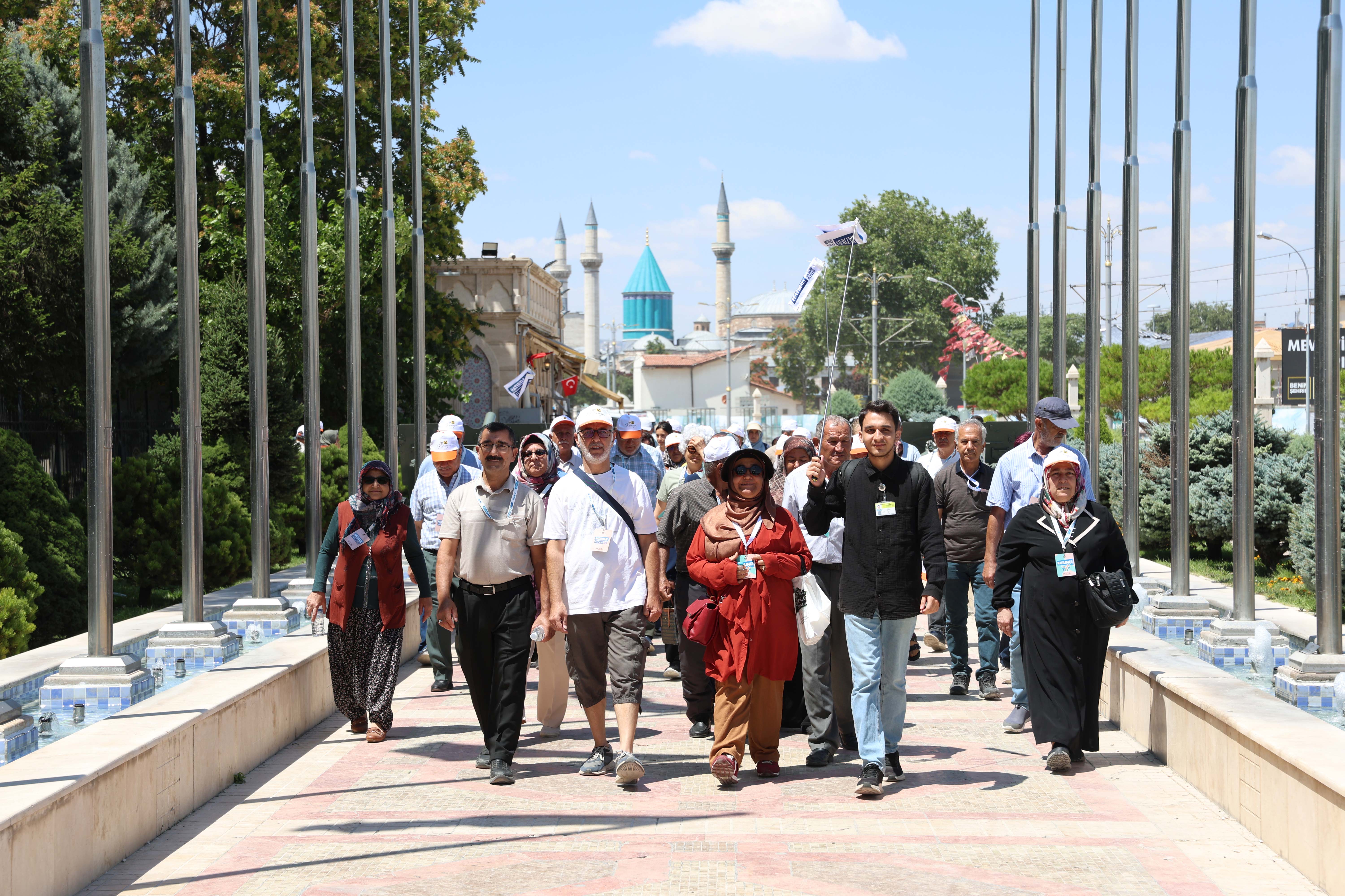 BAŞKAN ALTAY “HATIRDAN HATIRAYA KÜLTÜR TURLARINA” KATILAN 10 BİN EMEKLİ BÜYÜĞÜMÜZE TEŞEKKÜR ETTİ