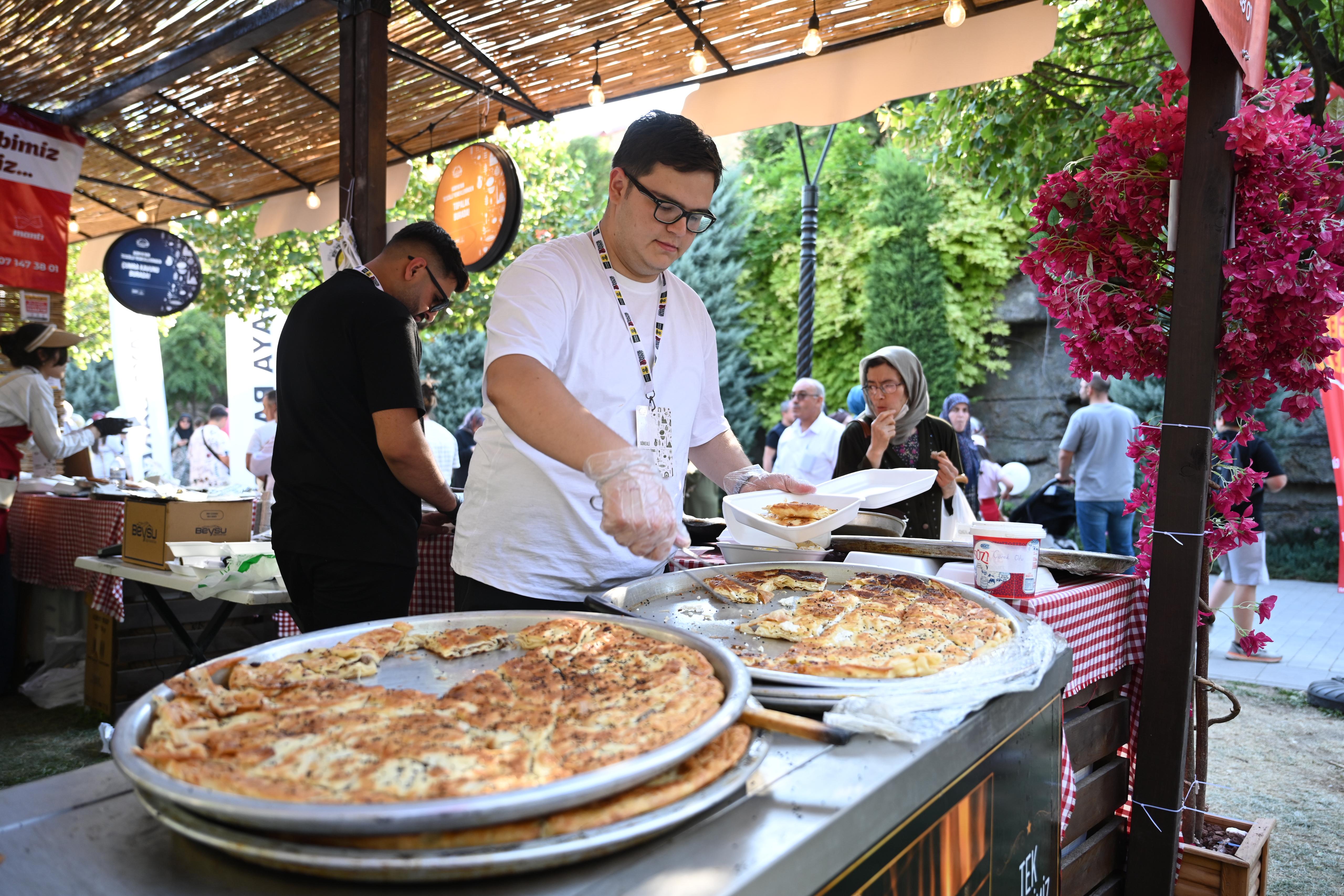 BAŞKAN ALTAY: “AİLENİN BÜTÜN FERTLERİYLE BİRLİKTE HERKESİ KONYA GASTRONOMİ FESTİVALİ’NE BEKLİYORUZ”