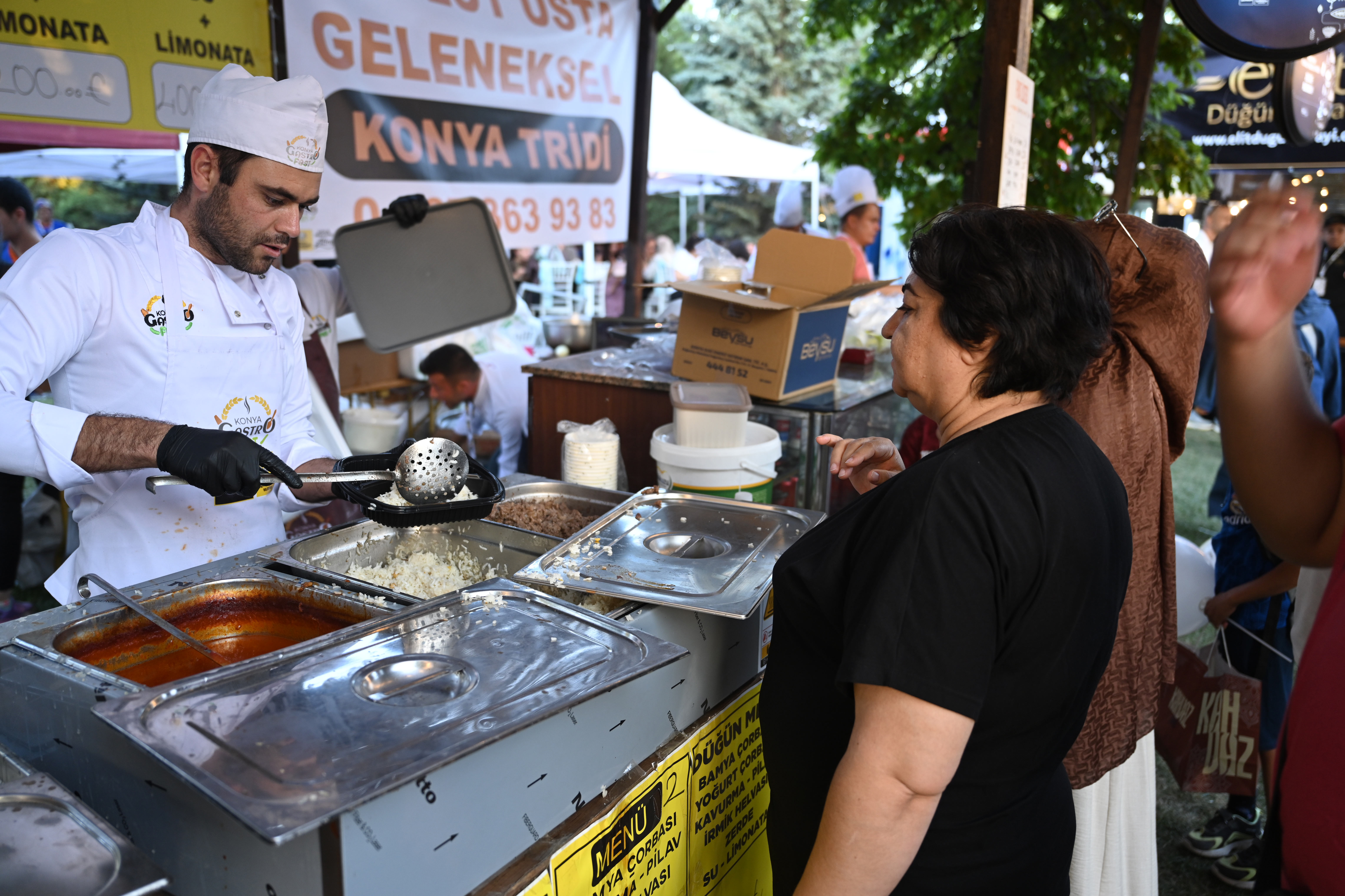BAŞKAN ALTAY, 4. GASTROFEST’E KATILAN ZİYARETÇİLERE, ŞEFLERE VE ESNAFA TEŞEKKÜR ETTİ