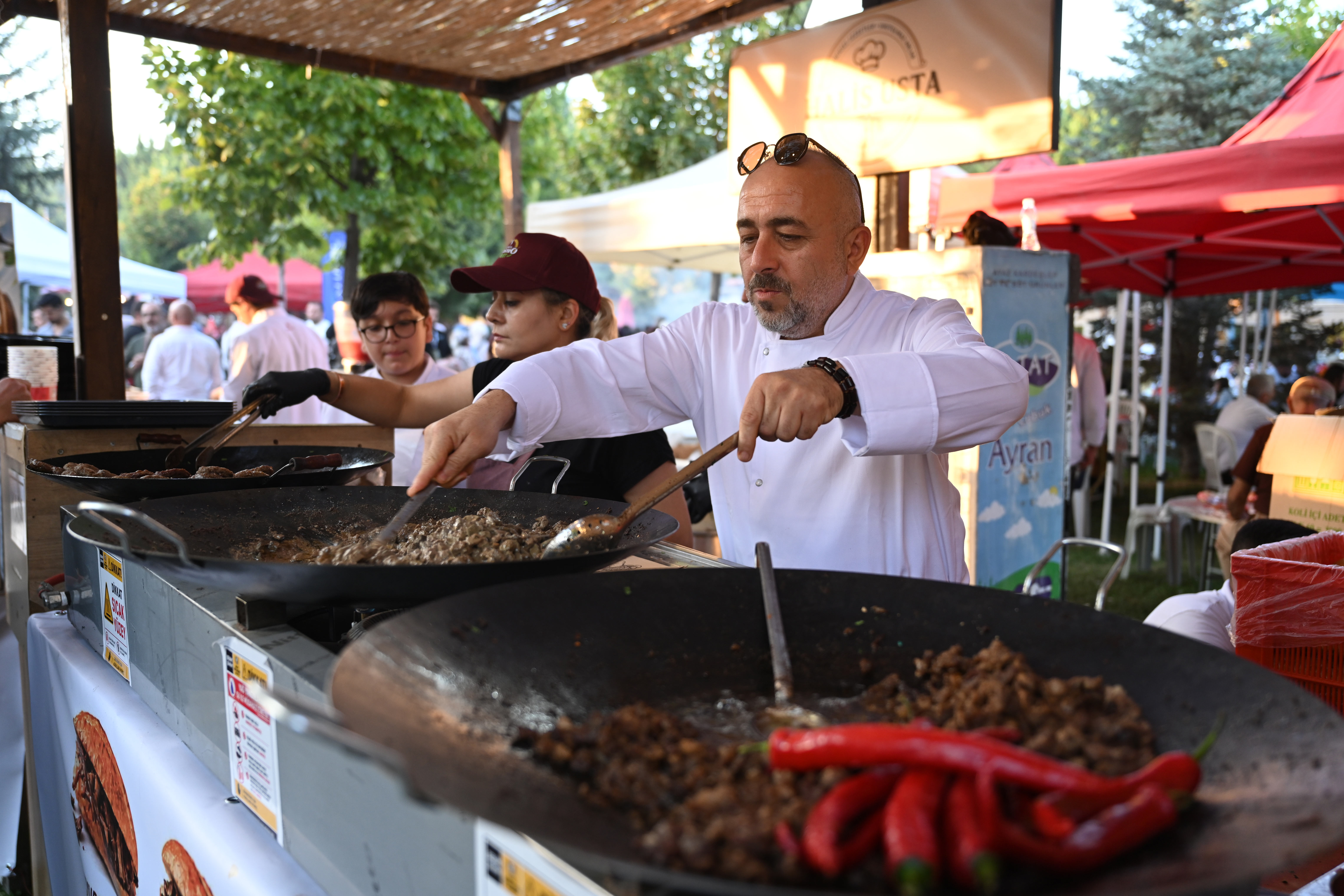 BAŞKAN ALTAY, 4. GASTROFEST’E KATILAN ZİYARETÇİLERE, ŞEFLERE VE ESNAFA TEŞEKKÜR ETTİ