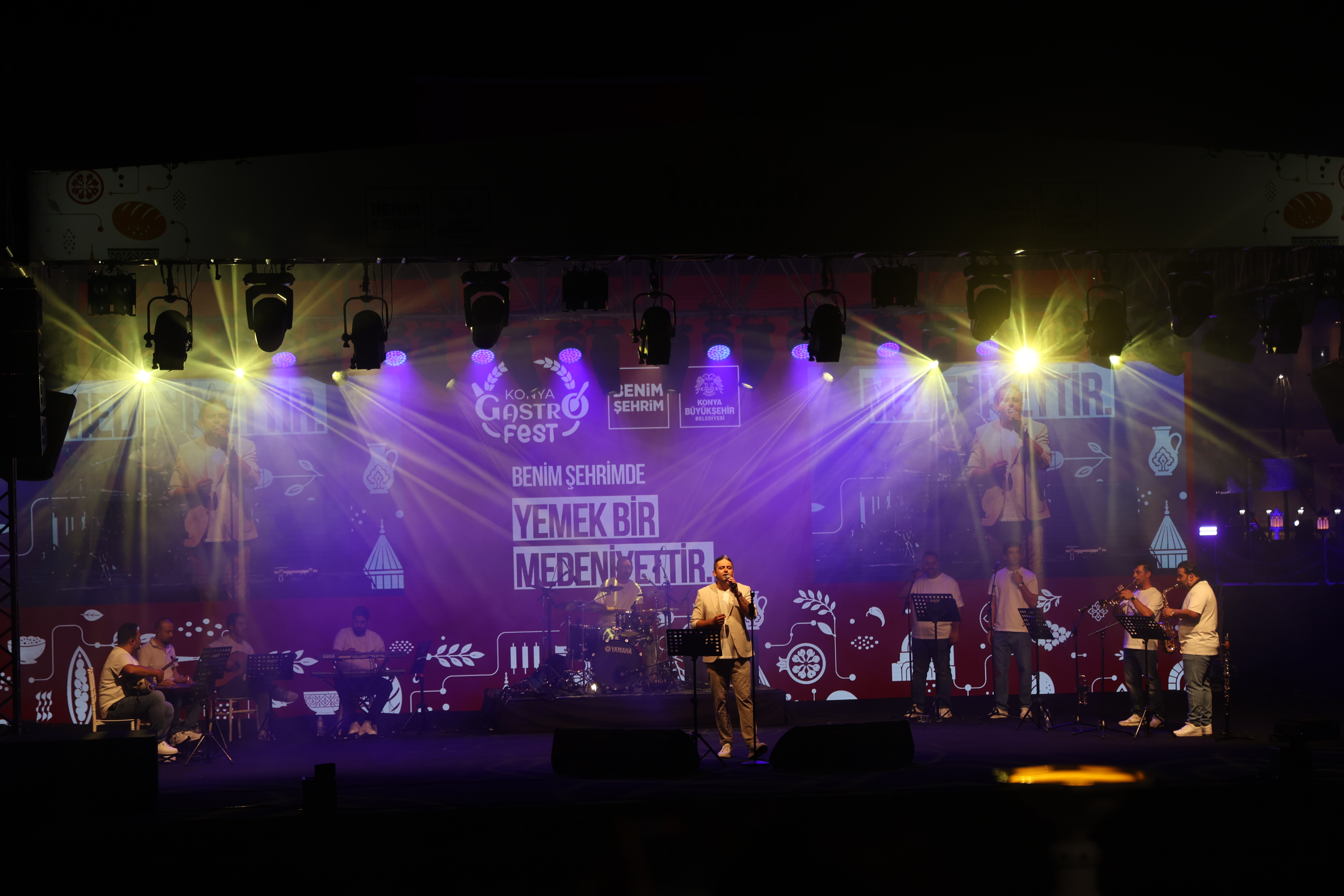 BAŞKAN ALTAY, 4. GASTROFEST’E KATILAN ZİYARETÇİLERE, ŞEFLERE VE ESNAFA TEŞEKKÜR ETTİ