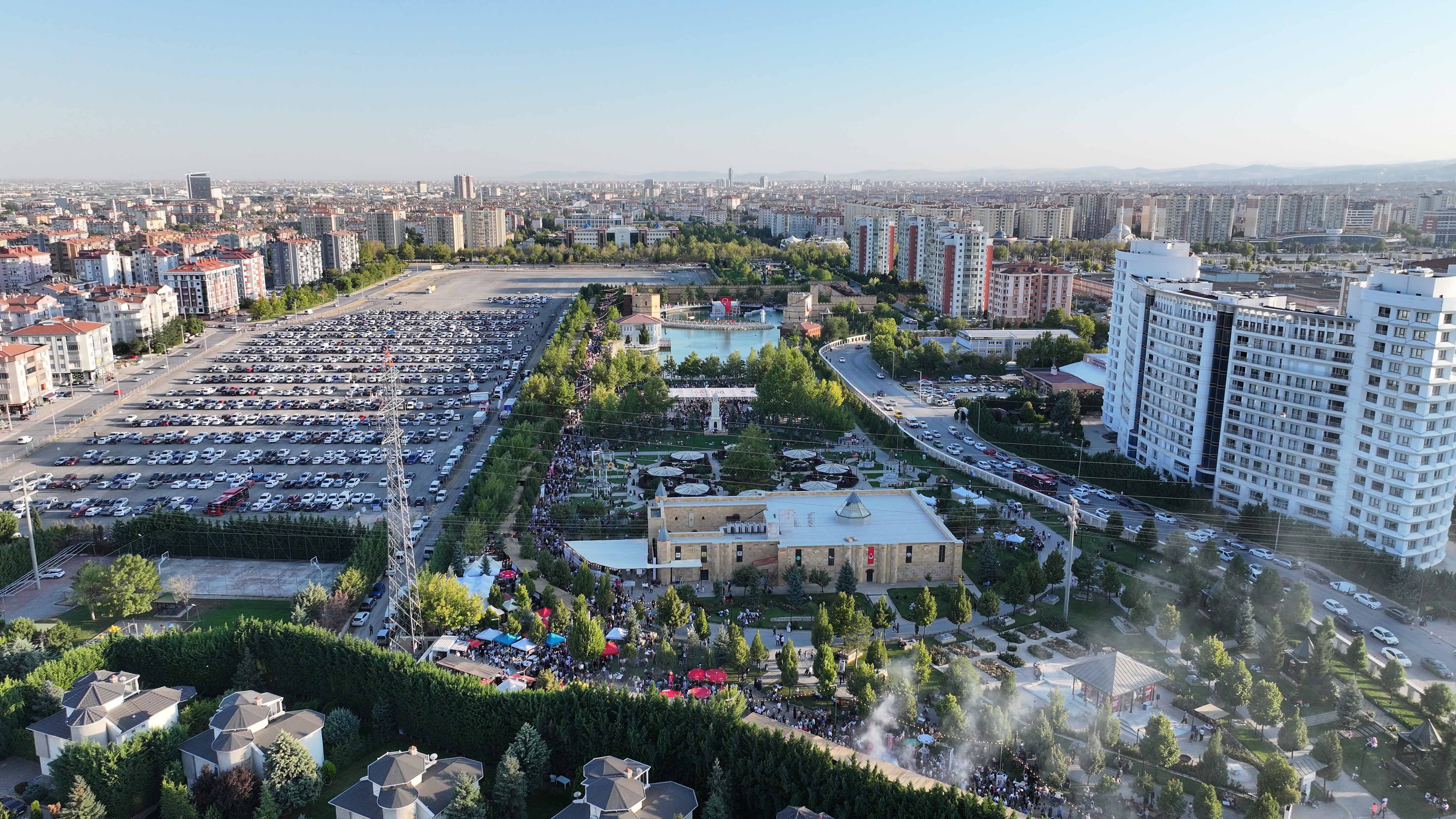 BAŞKAN ALTAY, 4. GASTROFEST’E KATILAN ZİYARETÇİLERE, ŞEFLERE VE ESNAFA TEŞEKKÜR ETTİ