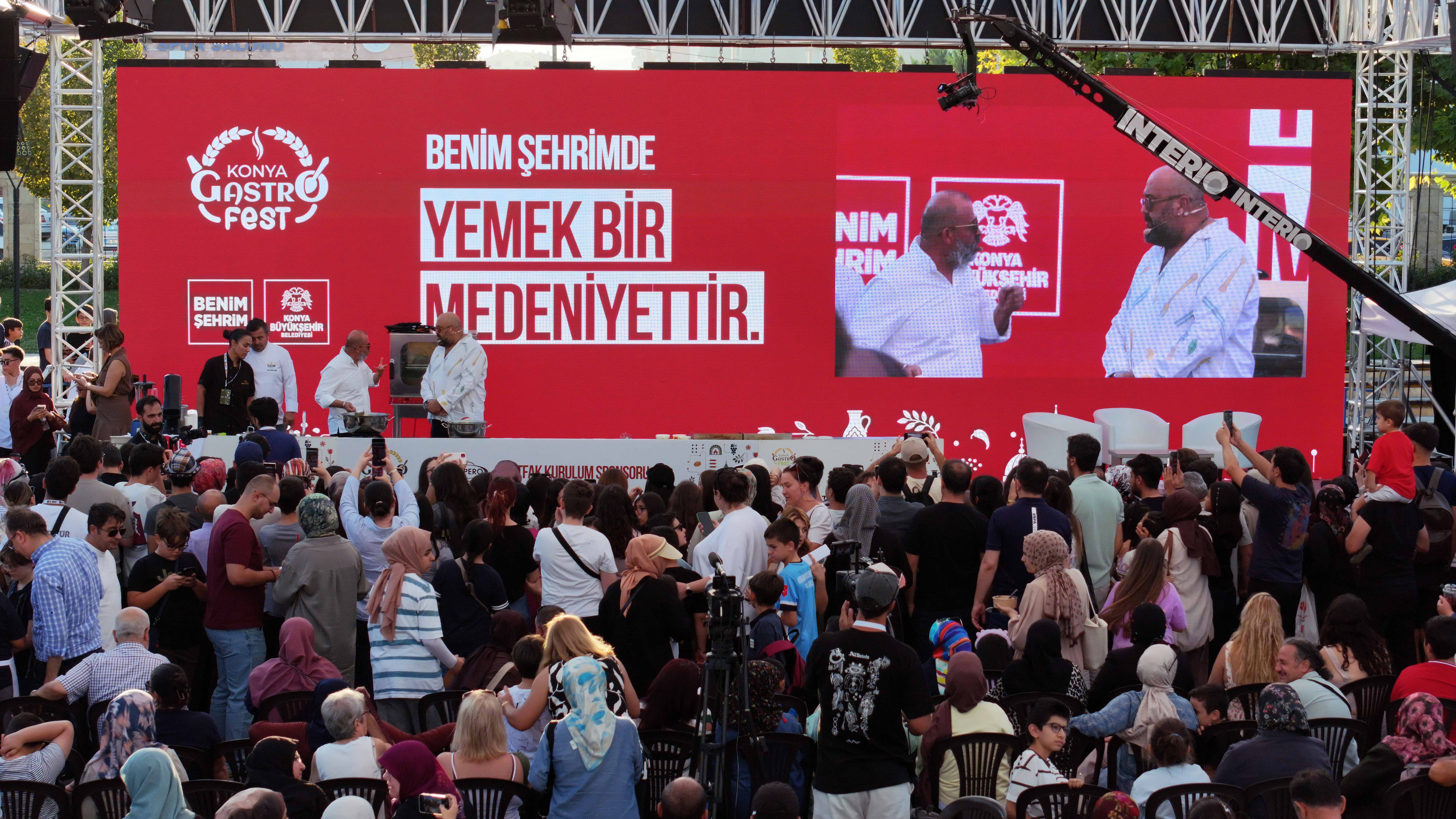 BAŞKAN ALTAY, 4. GASTROFEST’E KATILAN ZİYARETÇİLERE, ŞEFLERE VE ESNAFA TEŞEKKÜR ETTİ