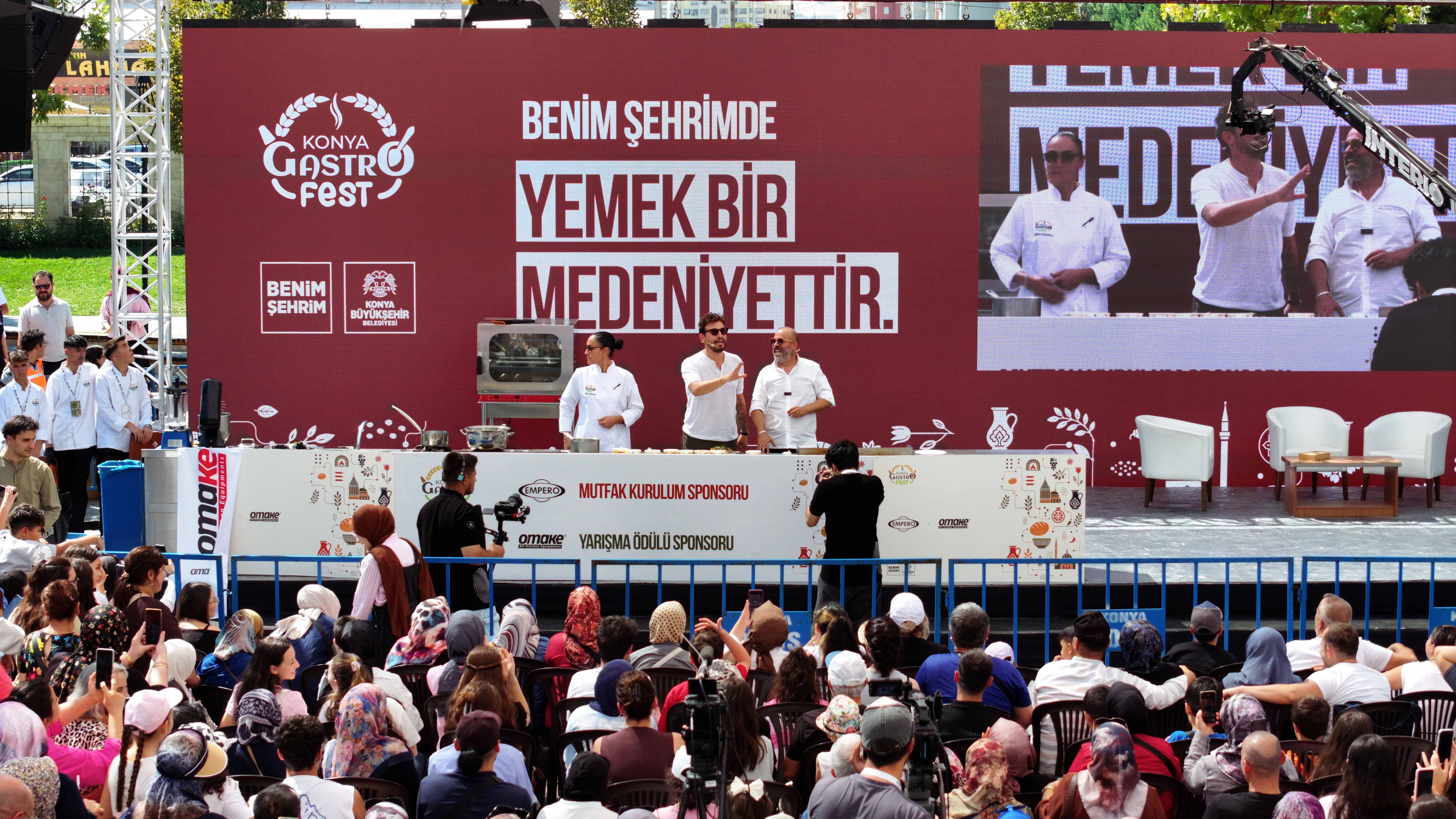 BAŞKAN ALTAY, 4. GASTROFEST’E KATILAN ZİYARETÇİLERE, ŞEFLERE VE ESNAFA TEŞEKKÜR ETTİ