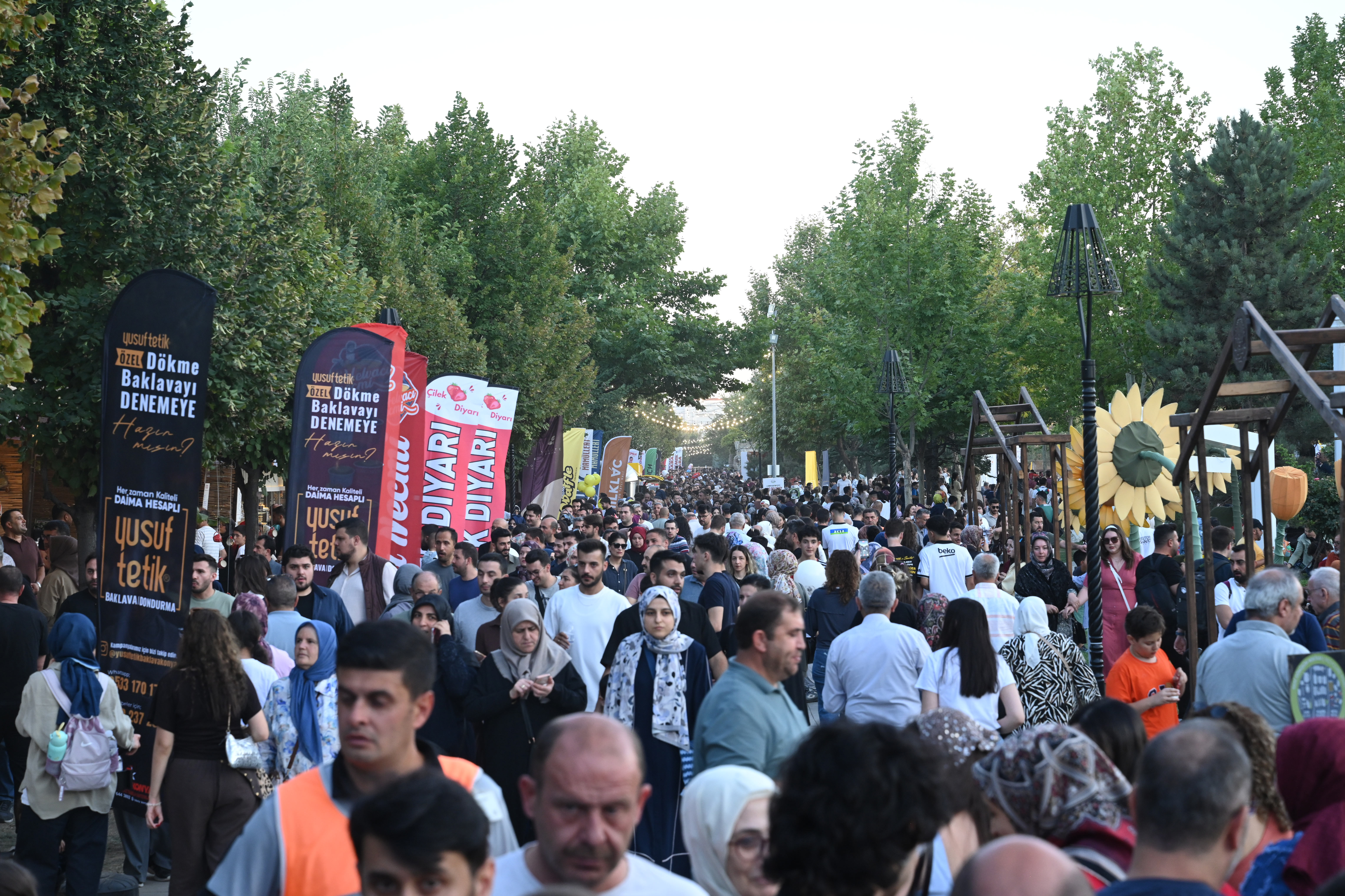 BAŞKAN ALTAY, 4. GASTROFEST’E KATILAN ZİYARETÇİLERE, ŞEFLERE VE ESNAFA TEŞEKKÜR ETTİ