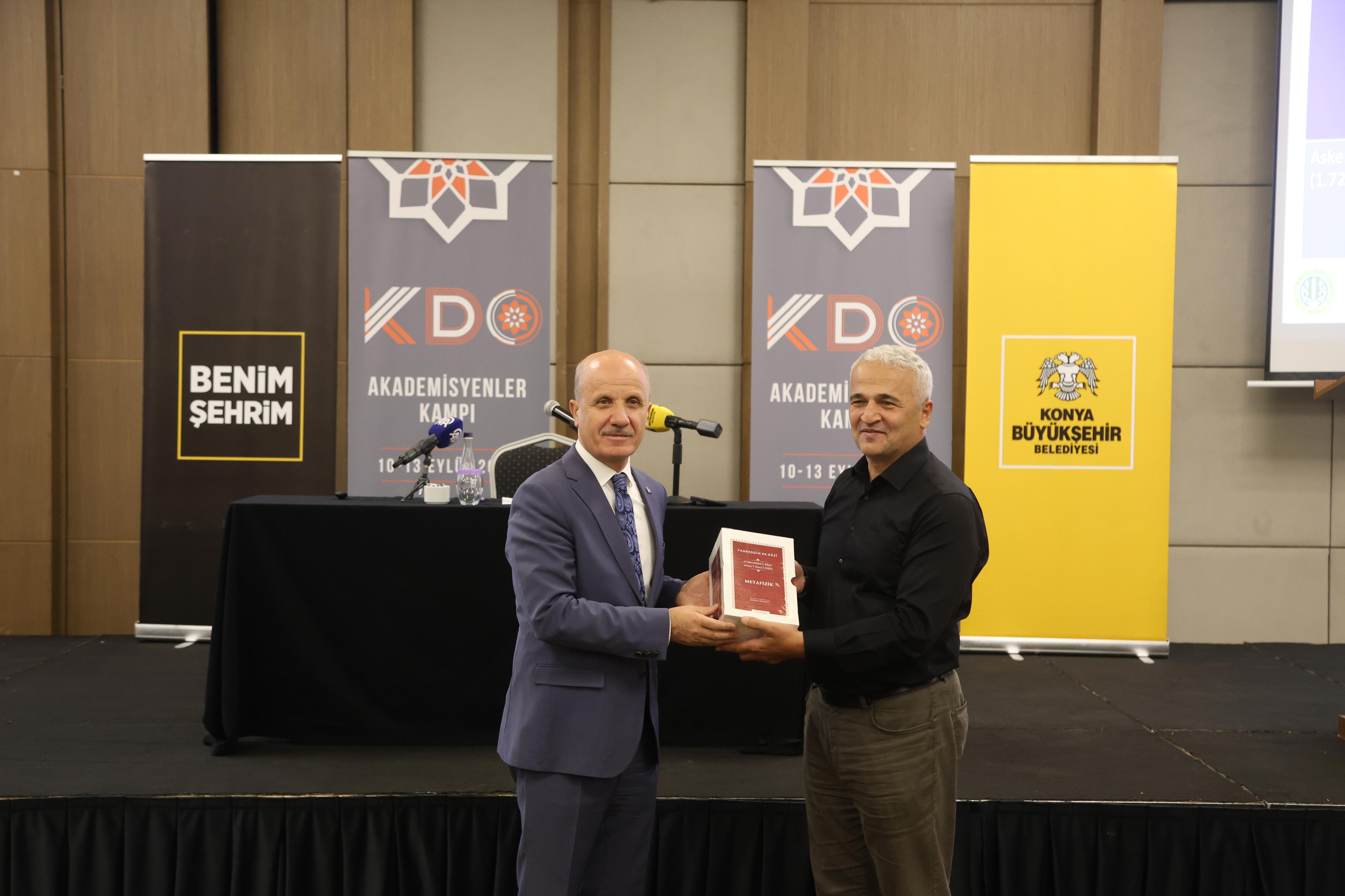 KONYA BÜYÜKŞEHİR EV SAHİPLİĞİNDE "KLASİK DÜŞÜNCE OKULU 2026 AKADEMİSYENLER KAMPI" PROGRAMI GERÇEKLEŞTİRİLDİ