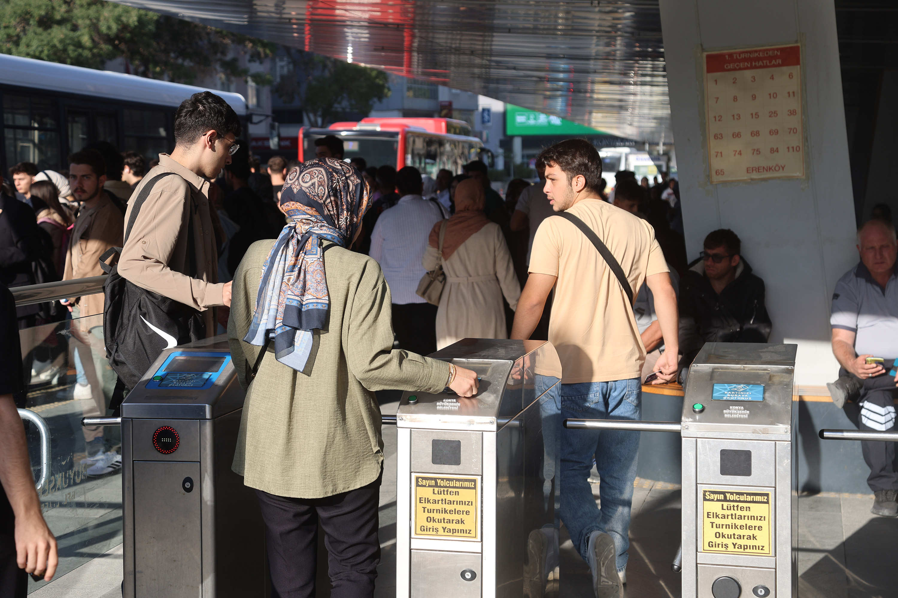 BAŞKAN ALTAY KONYA’DAKİ ÜNİVERSİTELERE İLK KEZ KAYIT YAPTIRAN ÖĞRENCİLERİN BU YIL DA TOPLU ULAŞIMI 7 GÜN ÜCRETSİZ KULLANABİLECEĞİNİ AÇIKLADI
