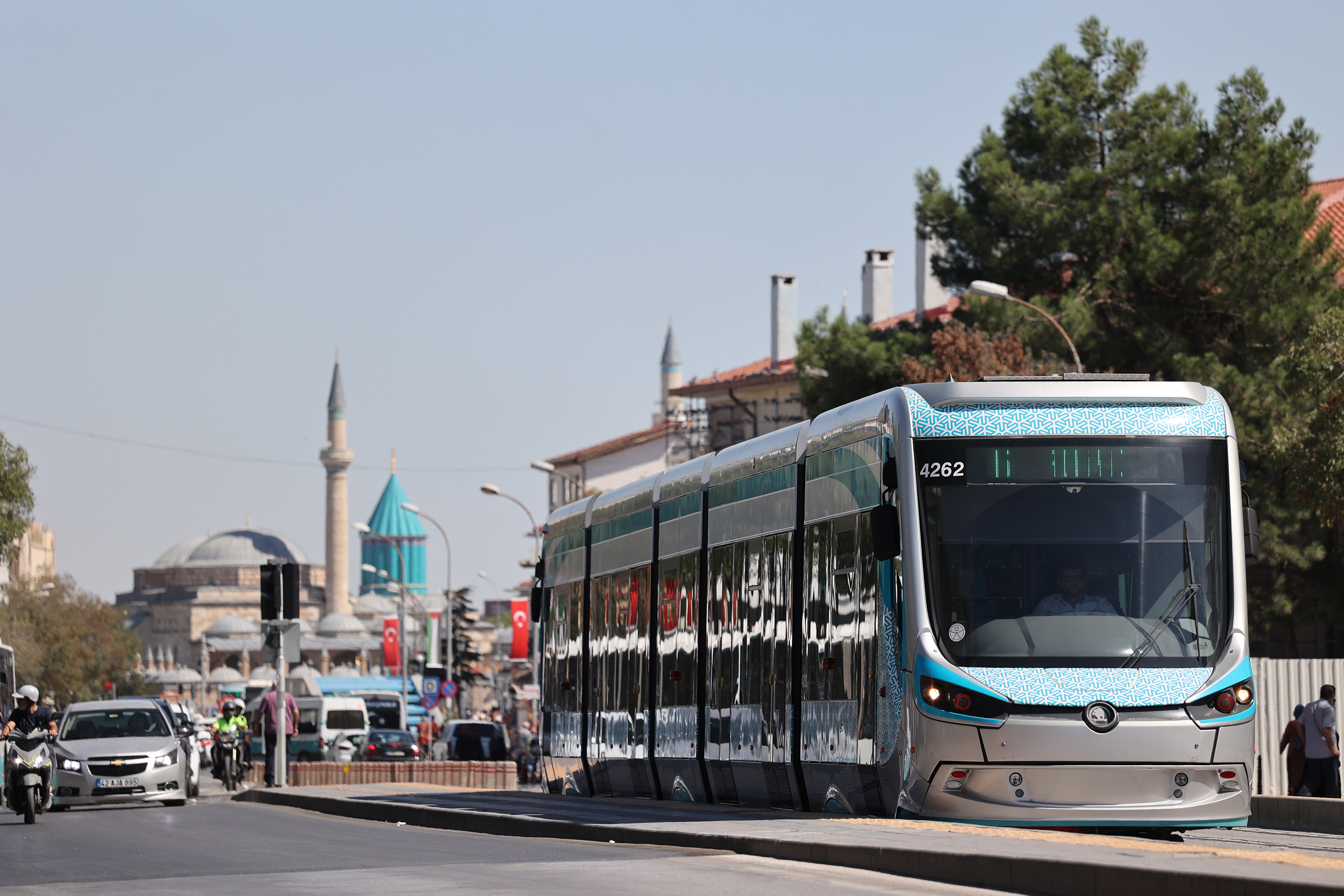 BAŞKAN ALTAY KONYA’DAKİ ÜNİVERSİTELERE İLK KEZ KAYIT YAPTIRAN ÖĞRENCİLERİN BU YIL DA TOPLU ULAŞIMI 7 GÜN ÜCRETSİZ KULLANABİLECEĞİNİ AÇIKLADI