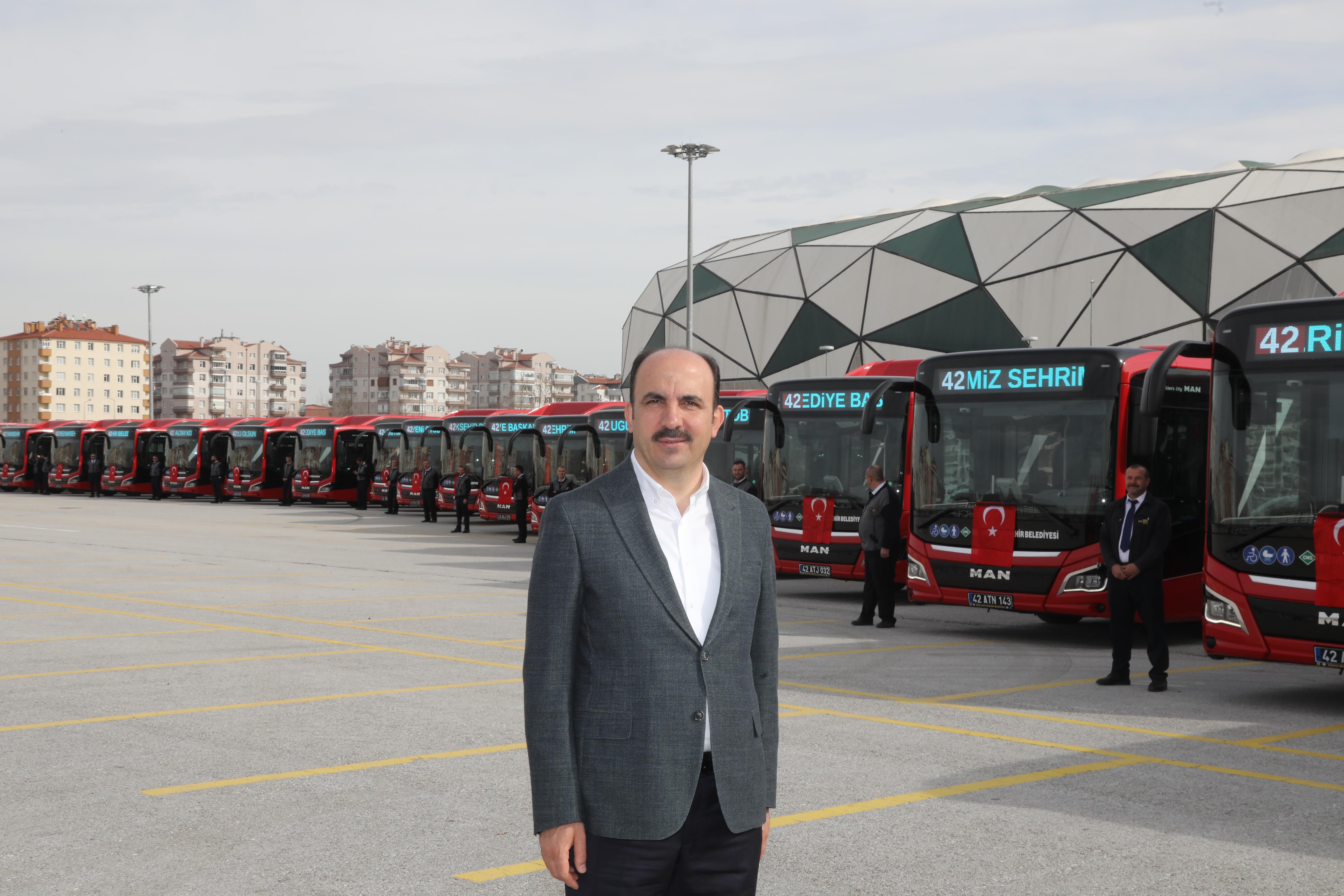 BAŞKAN ALTAY KONYA’DAKİ ÜNİVERSİTELERE İLK KEZ KAYIT YAPTIRAN ÖĞRENCİLERİN BU YIL DA TOPLU ULAŞIMI 7 GÜN ÜCRETSİZ KULLANABİLECEĞİNİ AÇIKLADI