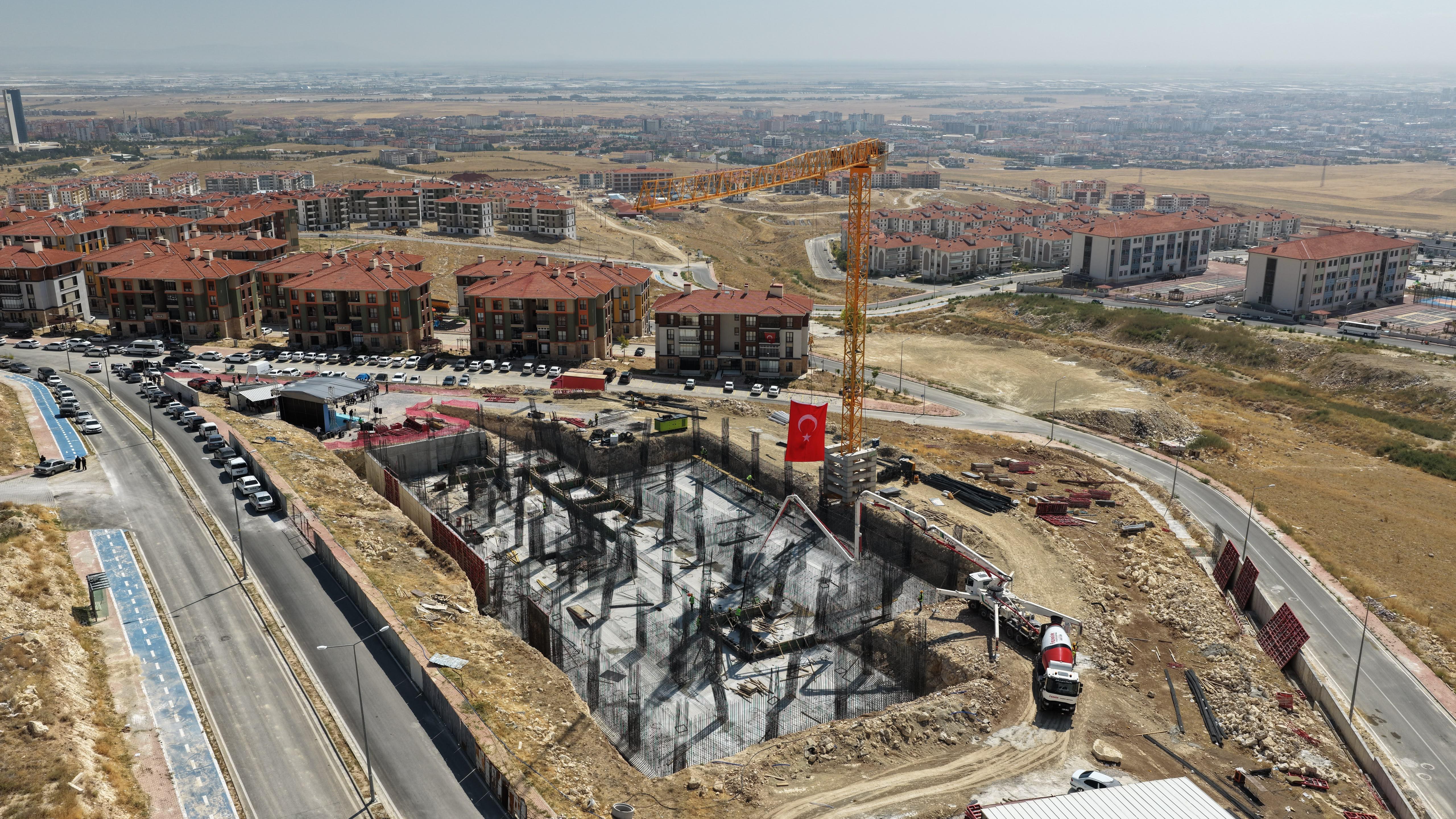 KONYA BÜYÜKŞEHİR’İN ARDIÇLI TOKİ’YE 300 MİLYON LİRA BEDELLE KAZANDIRACAĞI GENÇLİK KAMPÜSÜ’NÜN TEMELİ ATILDI