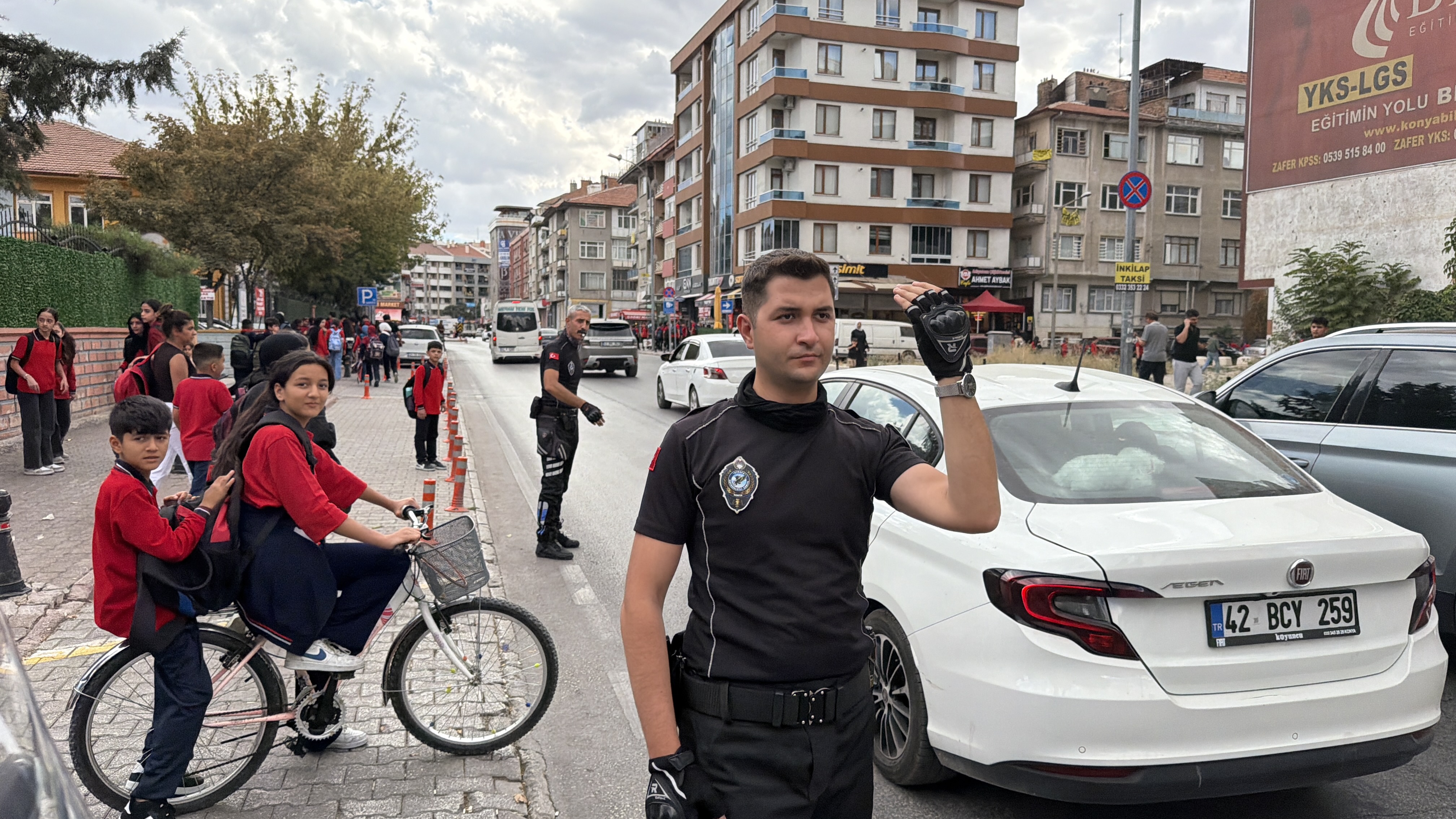 KONYA BÜYÜKŞEHİR ZABITASI OKUL ÇIKIŞLARINDA ÖĞRENCİLERİN GÜVENLİĞİNİ SAĞLIYOR