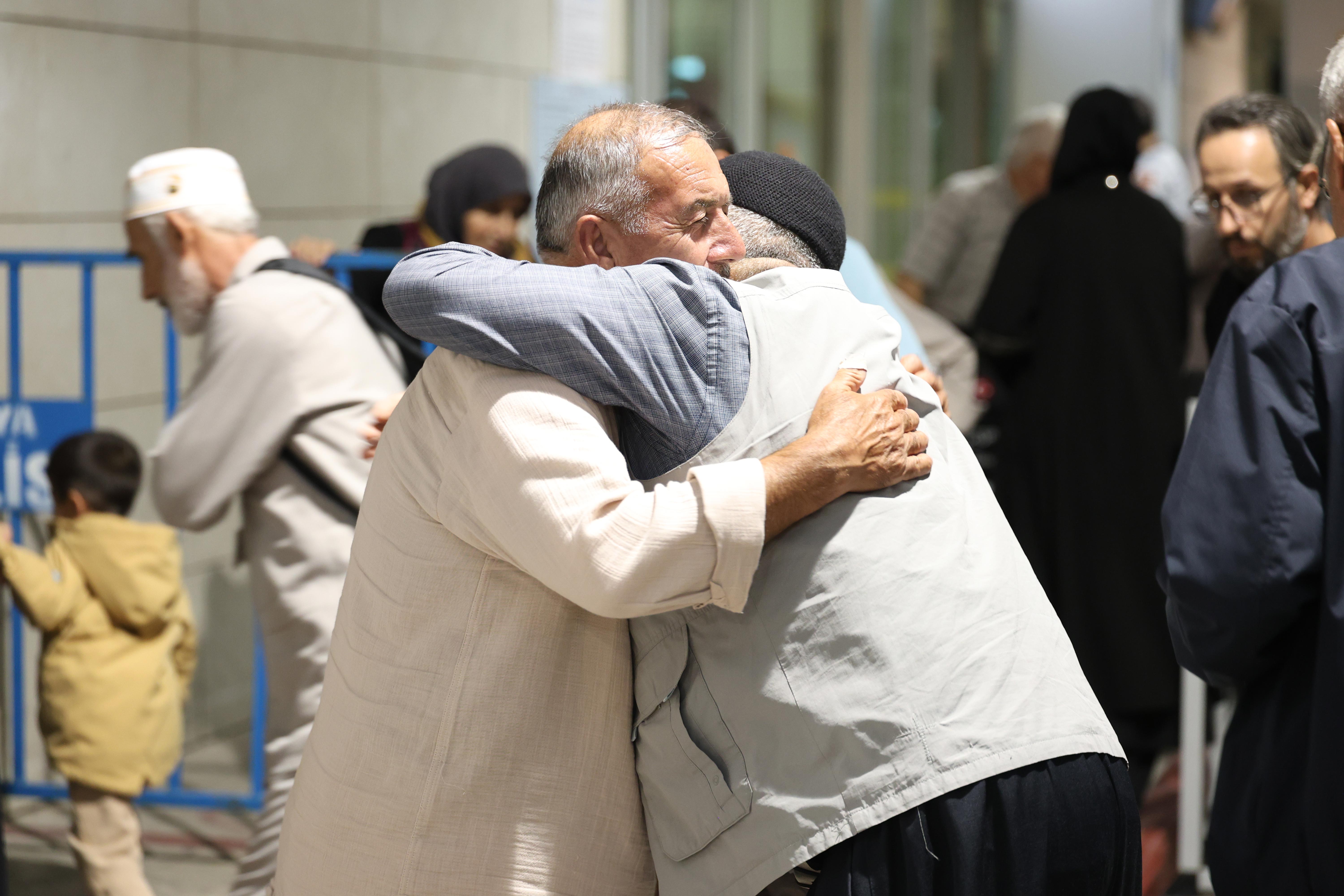 KONYA BÜYÜKŞEHİR’İN VEFA UMRESİ’NDE İKİNCİ KAFİLE UMRE İBADETİNİ TAMAMLAYIP ŞEHRE DÖNDÜ
