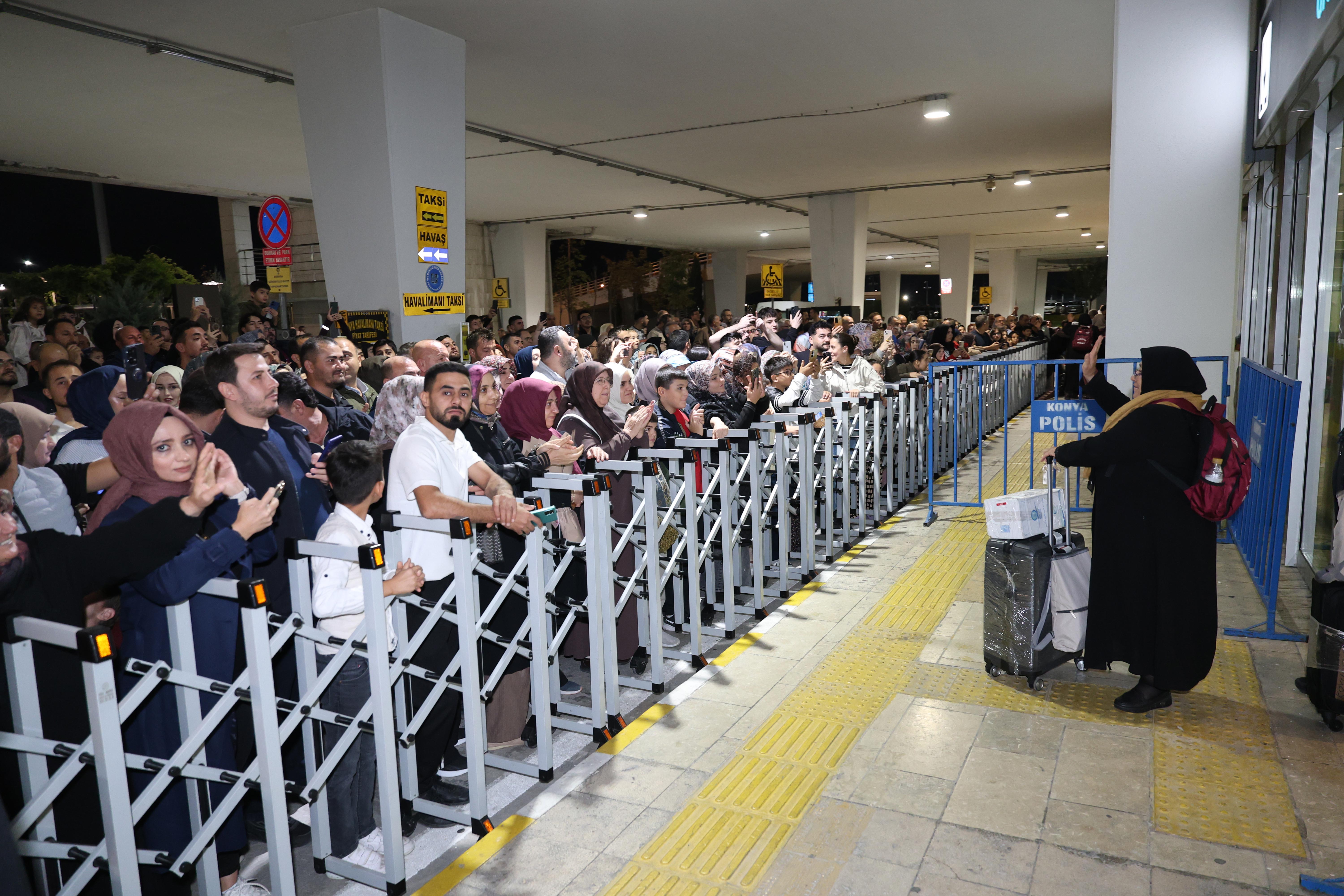 KONYA BÜYÜKŞEHİR’İN VEFA UMRESİ’NDE İKİNCİ KAFİLE UMRE İBADETİNİ TAMAMLAYIP ŞEHRE DÖNDÜ