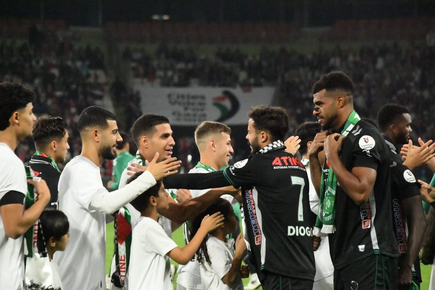 FİLİSTİN MİLLİ TAKIMI İLE KONYASPOR’UN KARŞILAŞTIĞI MAÇTA TÜM DÜNYAYA FİLİSTİN’E DESTEK MESAJI VERİLDİ