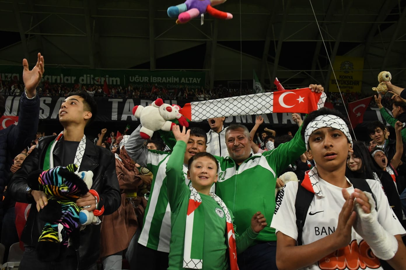 FİLİSTİN MİLLİ TAKIMI İLE KONYASPOR’UN KARŞILAŞTIĞI MAÇTA TÜM DÜNYAYA FİLİSTİN’E DESTEK MESAJI VERİLDİ
