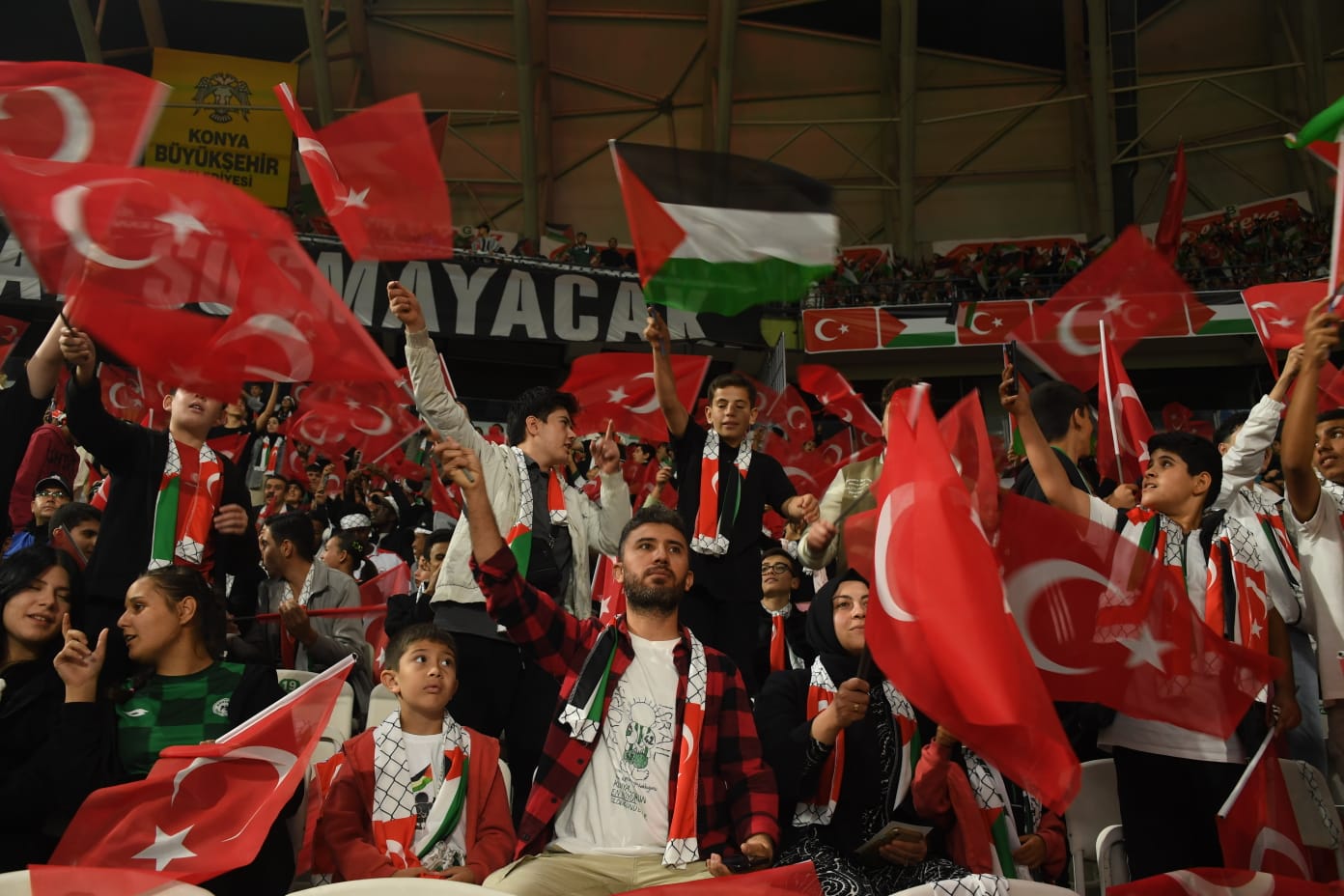 FİLİSTİN MİLLİ TAKIMI İLE KONYASPOR’UN KARŞILAŞTIĞI MAÇTA TÜM DÜNYAYA FİLİSTİN’E DESTEK MESAJI VERİLDİ