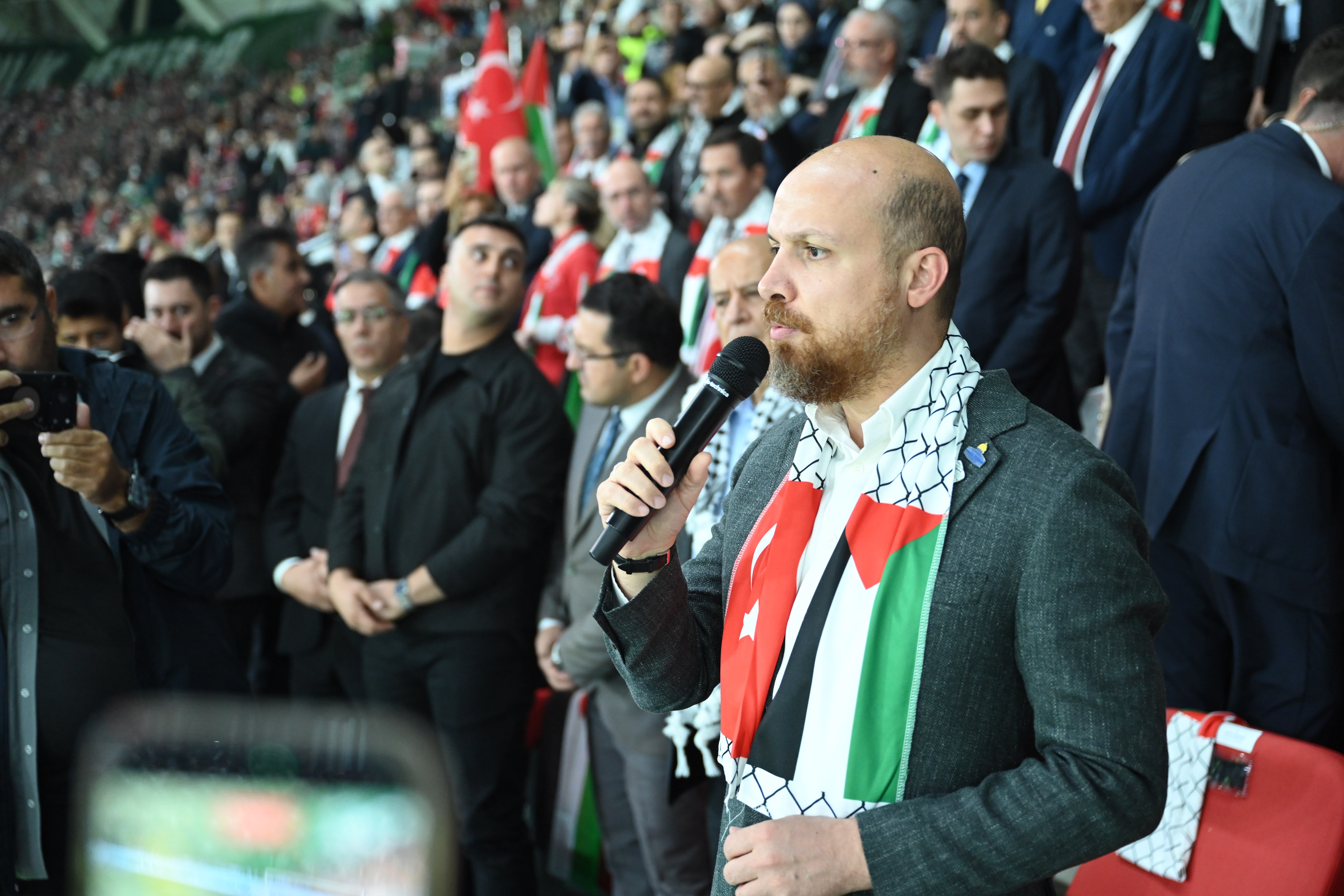 FİLİSTİN MİLLİ TAKIMI İLE KONYASPOR’UN KARŞILAŞTIĞI MAÇTA TÜM DÜNYAYA FİLİSTİN’E DESTEK MESAJI VERİLDİ