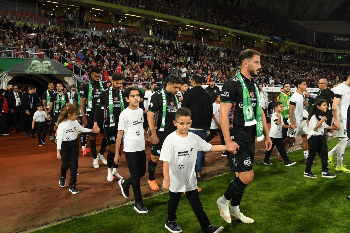 FİLİSTİN MİLLİ TAKIMI İLE KONYASPOR’UN KARŞILAŞTIĞI MAÇTA TÜM DÜNYAYA FİLİSTİN’E DESTEK MESAJI VERİLDİ