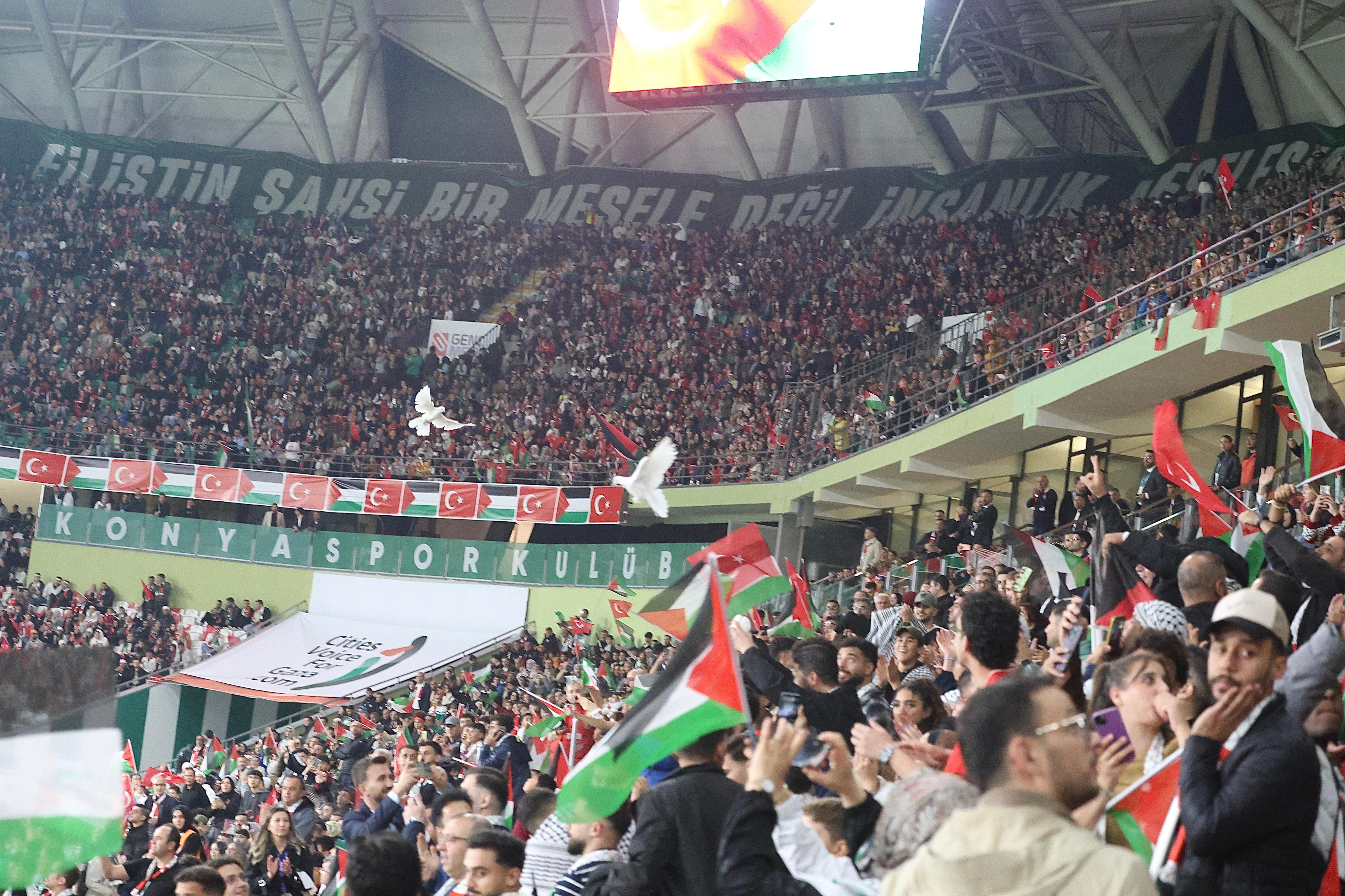 FİLİSTİN MİLLİ TAKIMI İLE KONYASPOR’UN KARŞILAŞTIĞI MAÇTA TÜM DÜNYAYA FİLİSTİN’E DESTEK MESAJI VERİLDİ