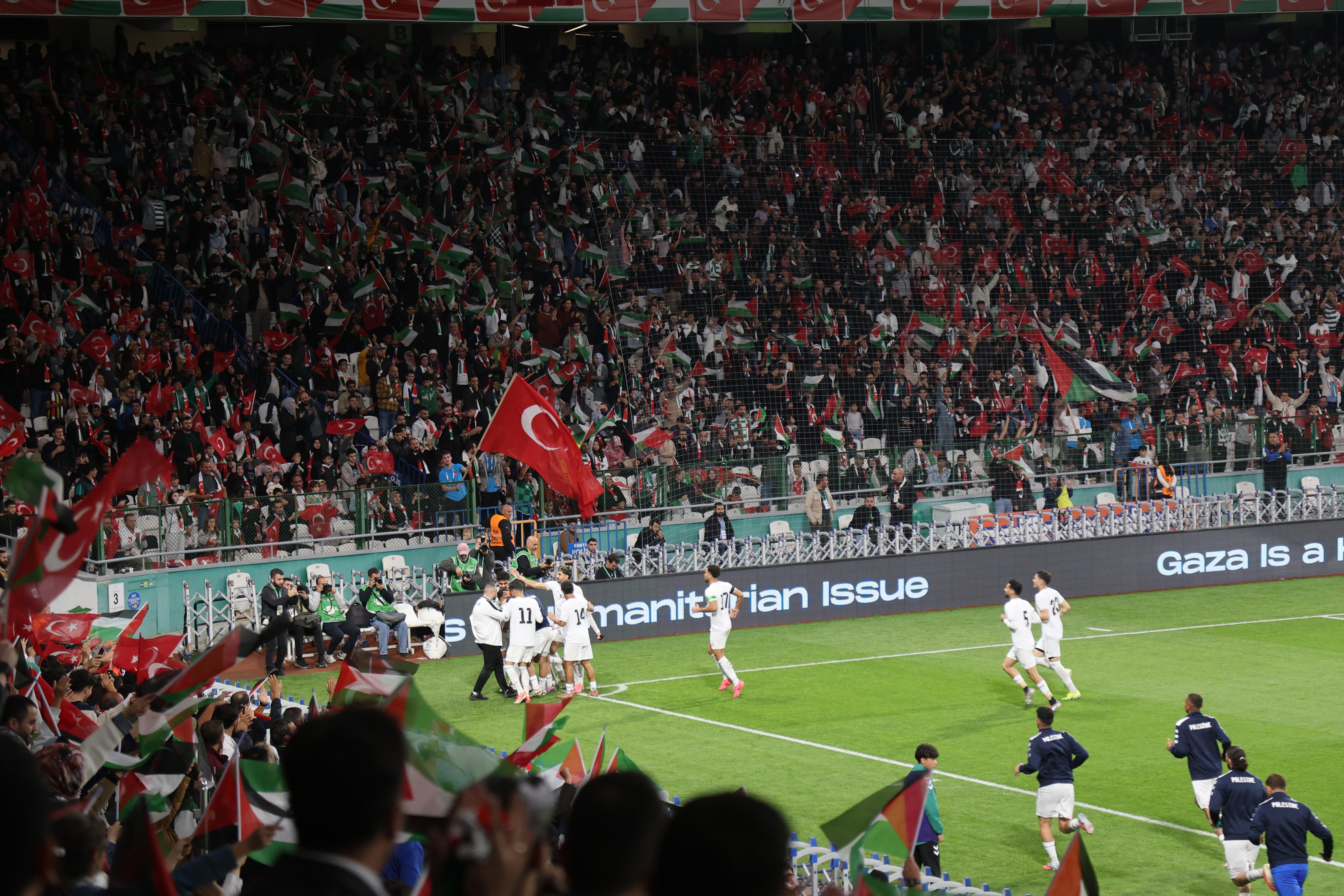 FİLİSTİN MİLLİ TAKIMI İLE KONYASPOR’UN KARŞILAŞTIĞI MAÇTA TÜM DÜNYAYA FİLİSTİN’E DESTEK MESAJI VERİLDİ