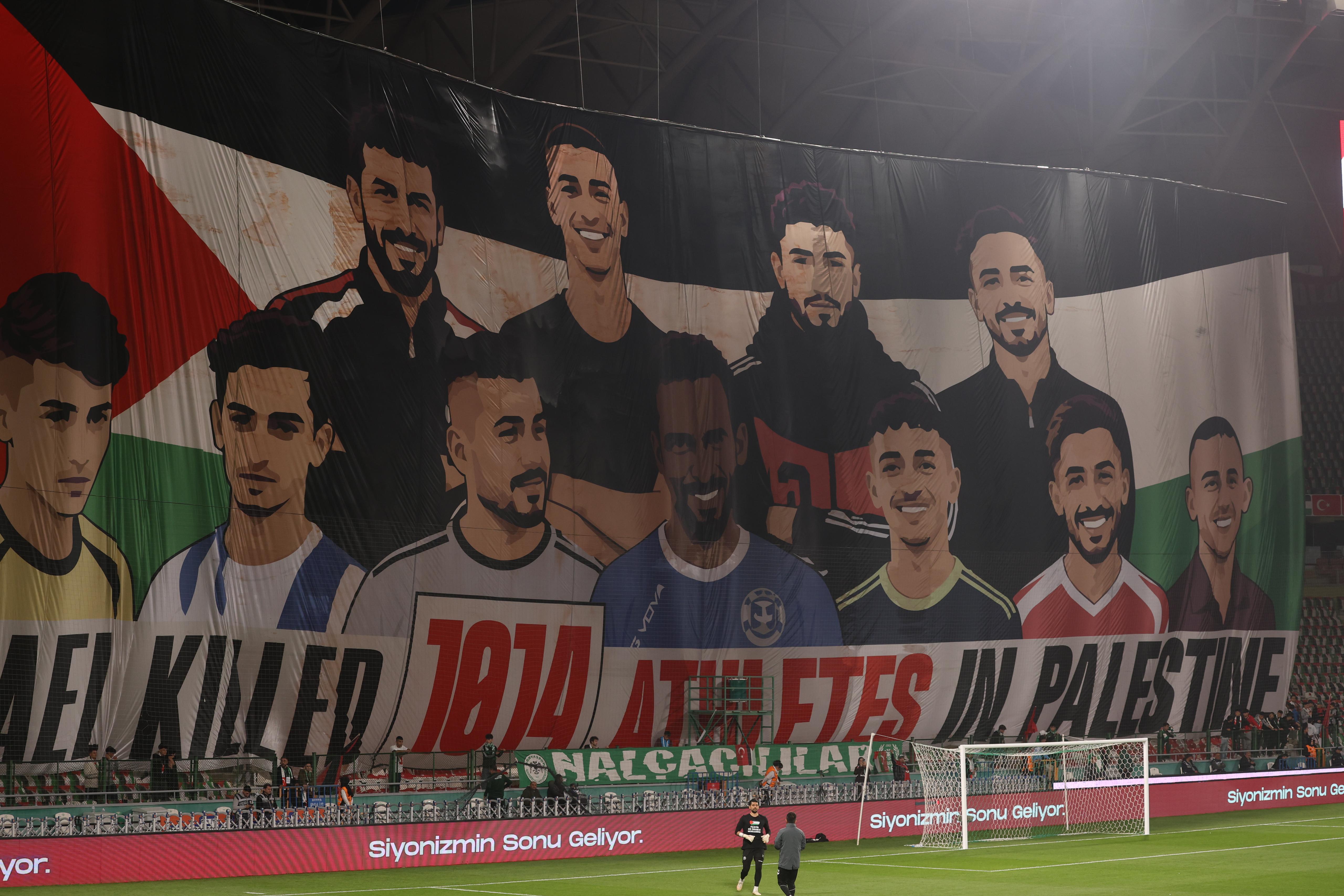 FİLİSTİN MİLLİ TAKIMI İLE KONYASPOR’UN KARŞILAŞTIĞI MAÇTA TÜM DÜNYAYA FİLİSTİN’E DESTEK MESAJI VERİLDİ