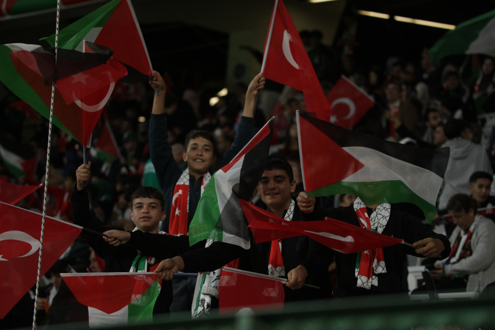 FİLİSTİN MİLLİ TAKIMI İLE KONYASPOR’UN KARŞILAŞTIĞI MAÇTA TÜM DÜNYAYA FİLİSTİN’E DESTEK MESAJI VERİLDİ