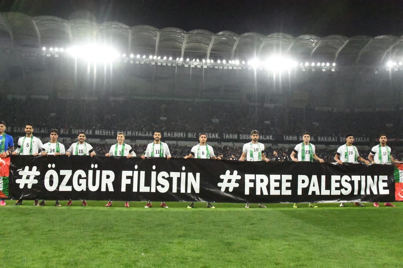 FİLİSTİN MİLLİ TAKIMI İLE KONYASPOR’UN KARŞILAŞTIĞI MAÇTA TÜM DÜNYAYA FİLİSTİN’E DESTEK MESAJI VERİLDİ