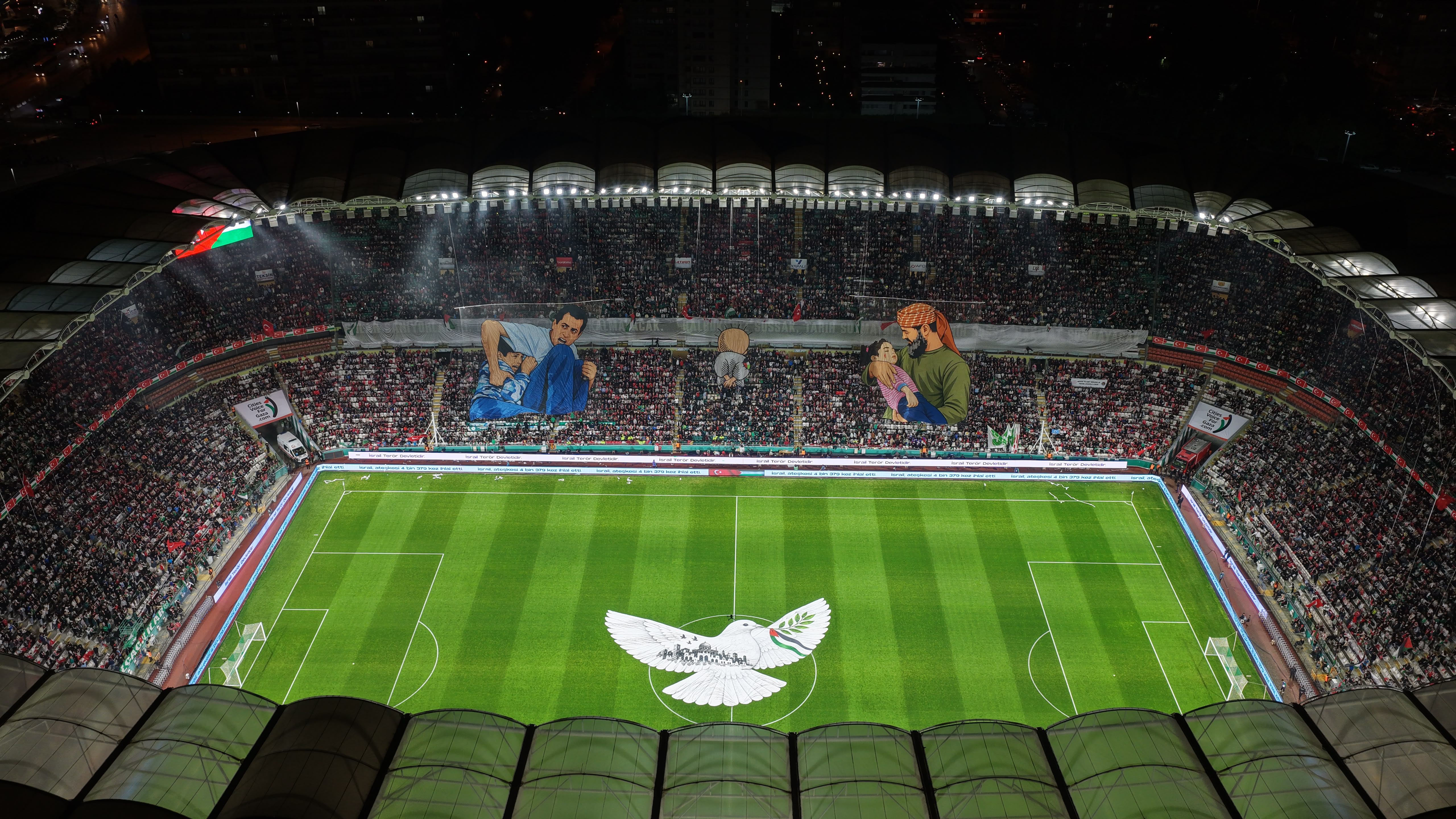 FİLİSTİN MİLLİ TAKIMI İLE KONYASPOR’UN KARŞILAŞTIĞI MAÇTA TÜM DÜNYAYA FİLİSTİN’E DESTEK MESAJI VERİLDİ