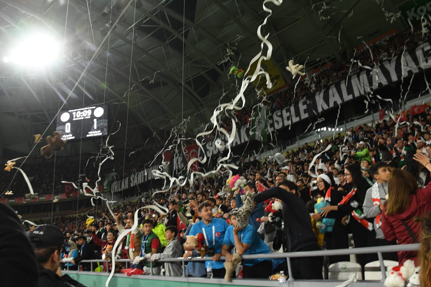 FİLİSTİN MİLLİ TAKIMI İLE KONYASPOR’UN KARŞILAŞTIĞI MAÇTA TÜM DÜNYAYA FİLİSTİN’E DESTEK MESAJI VERİLDİ