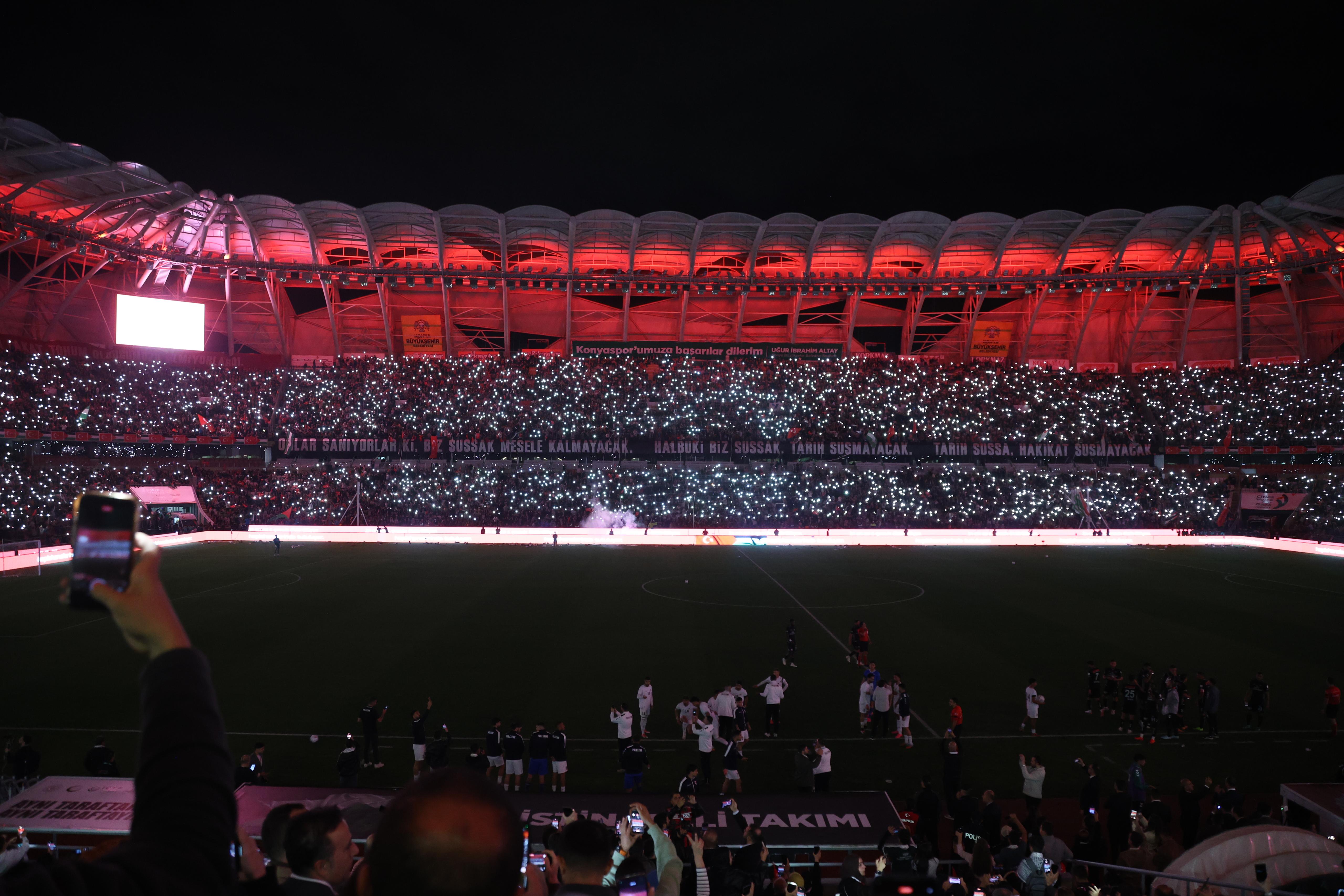 FİLİSTİN MİLLİ TAKIMI İLE KONYASPOR’UN KARŞILAŞTIĞI MAÇTA TÜM DÜNYAYA FİLİSTİN’E DESTEK MESAJI VERİLDİ