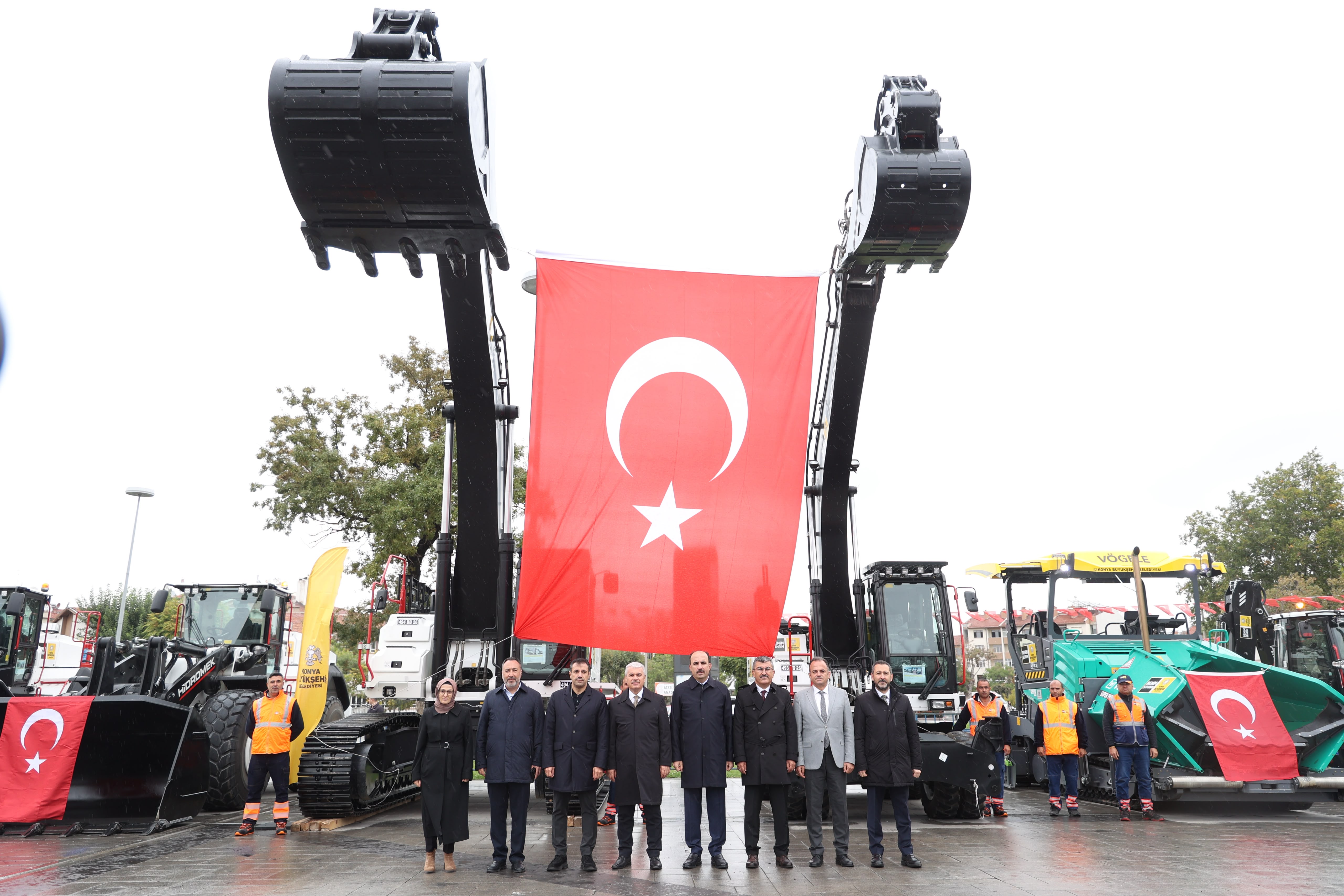 BAŞKAN ALTAY: “419 MİLYON LİRA BEDELLE ŞEHRİMİZE KAZANDIRDIĞIMIZ 54 YENİ ARAÇ HAYIRLI OLSUN”