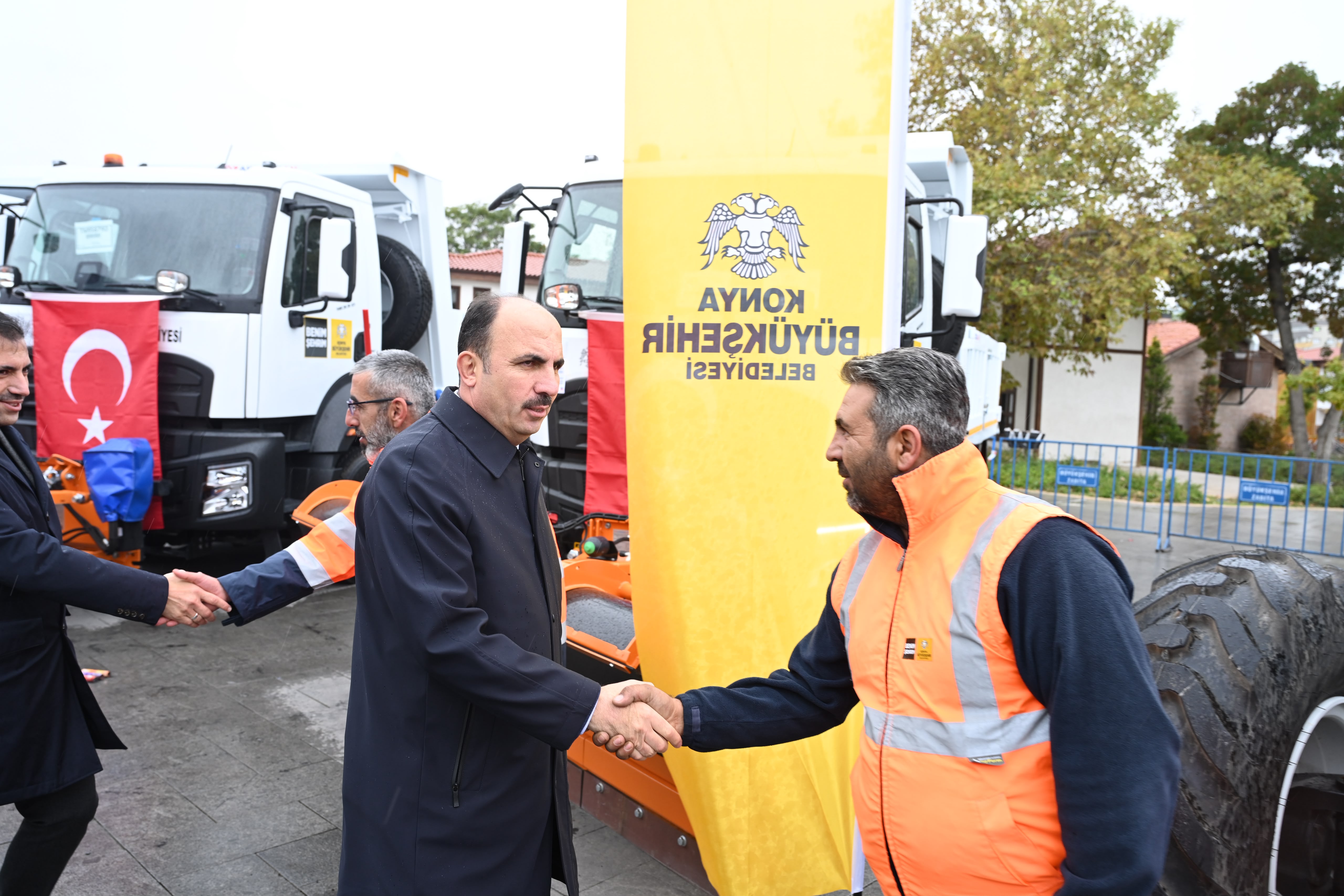 BAŞKAN ALTAY: “419 MİLYON LİRA BEDELLE ŞEHRİMİZE KAZANDIRDIĞIMIZ 54 YENİ ARAÇ HAYIRLI OLSUN”